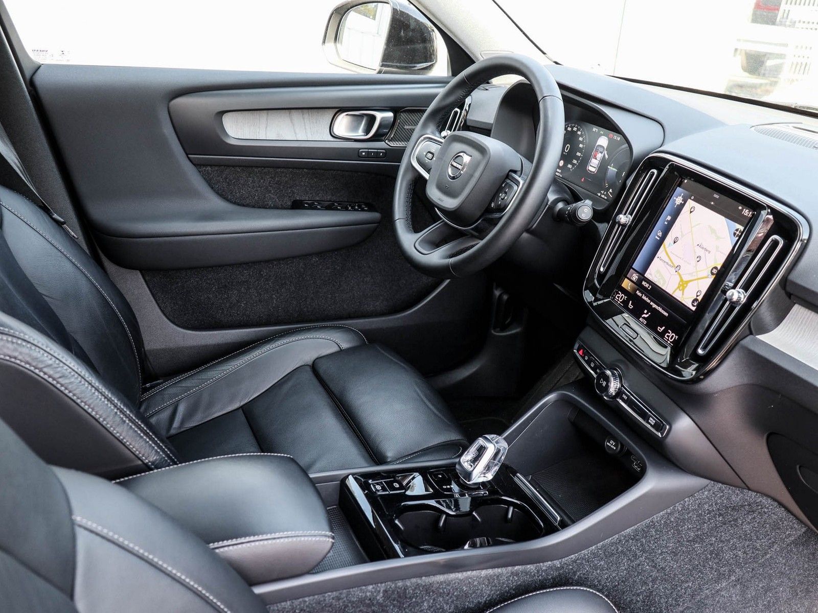 Volvo XC40 T5 Inscription Recharge Plug-In Hybrid Lich imagem 3