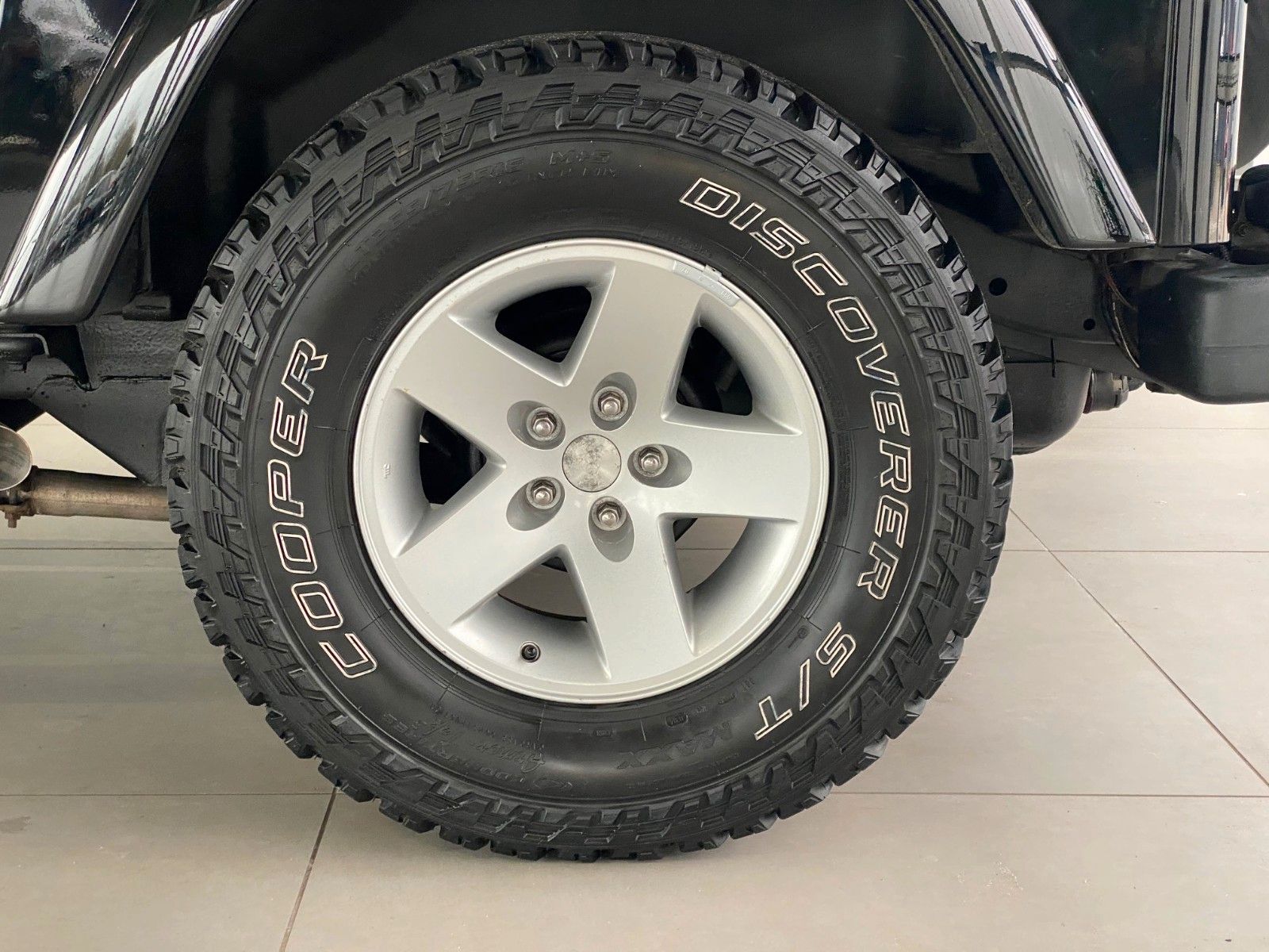 Fahrzeugabbildung Jeep Wrangler 4.0 Sport BFGoodrich T/A 265/70R16 TOP