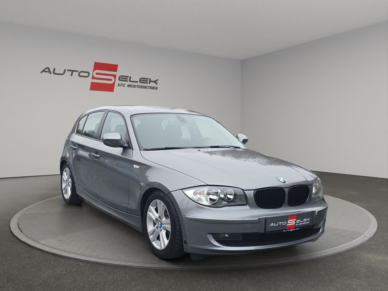 Fahrzeugabbildung BMW 118i 1 Limousine PDC+SHZ+TEMPOMAT+KLIMA