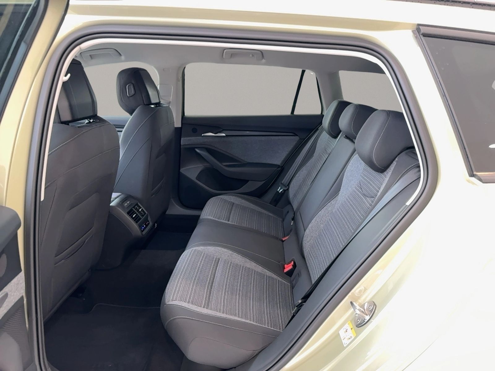 Superb Combi 2.0 TDI Selection, AHK, Matrix LED,