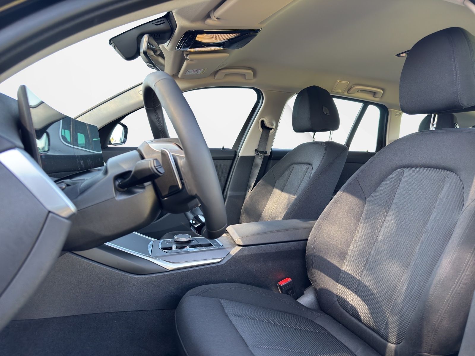 BMW 318 i Touring *KAMERA *DriveAssist foto 9