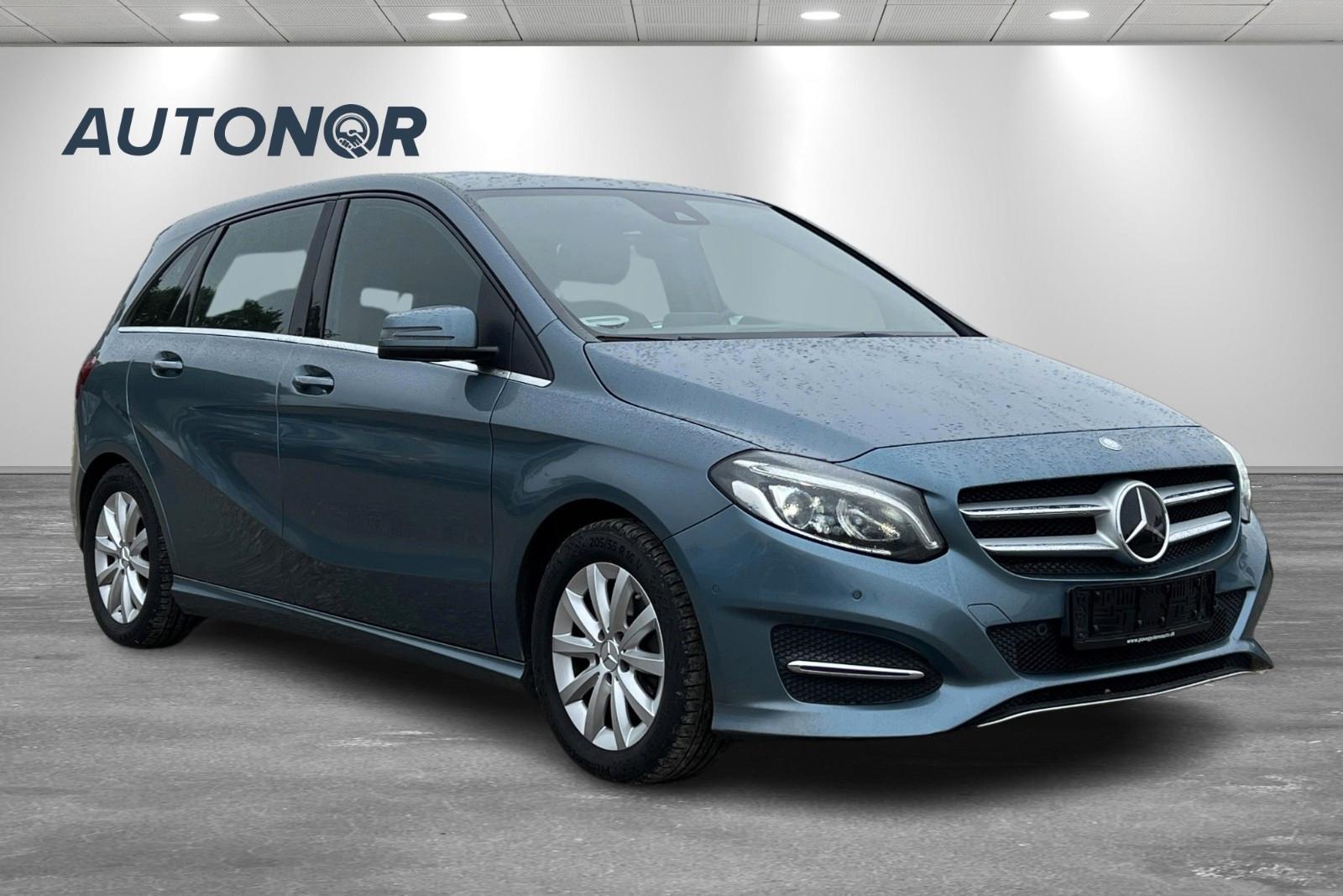 Mercedes-Benz B220 2015 — rear view