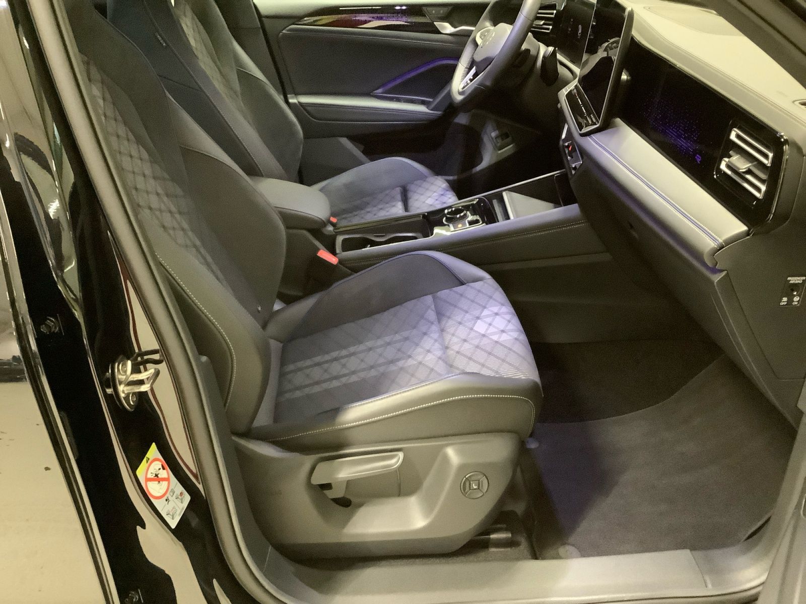 Tiguan R-Line 1,5 eTSI 110 kW Matrix, Standheiz