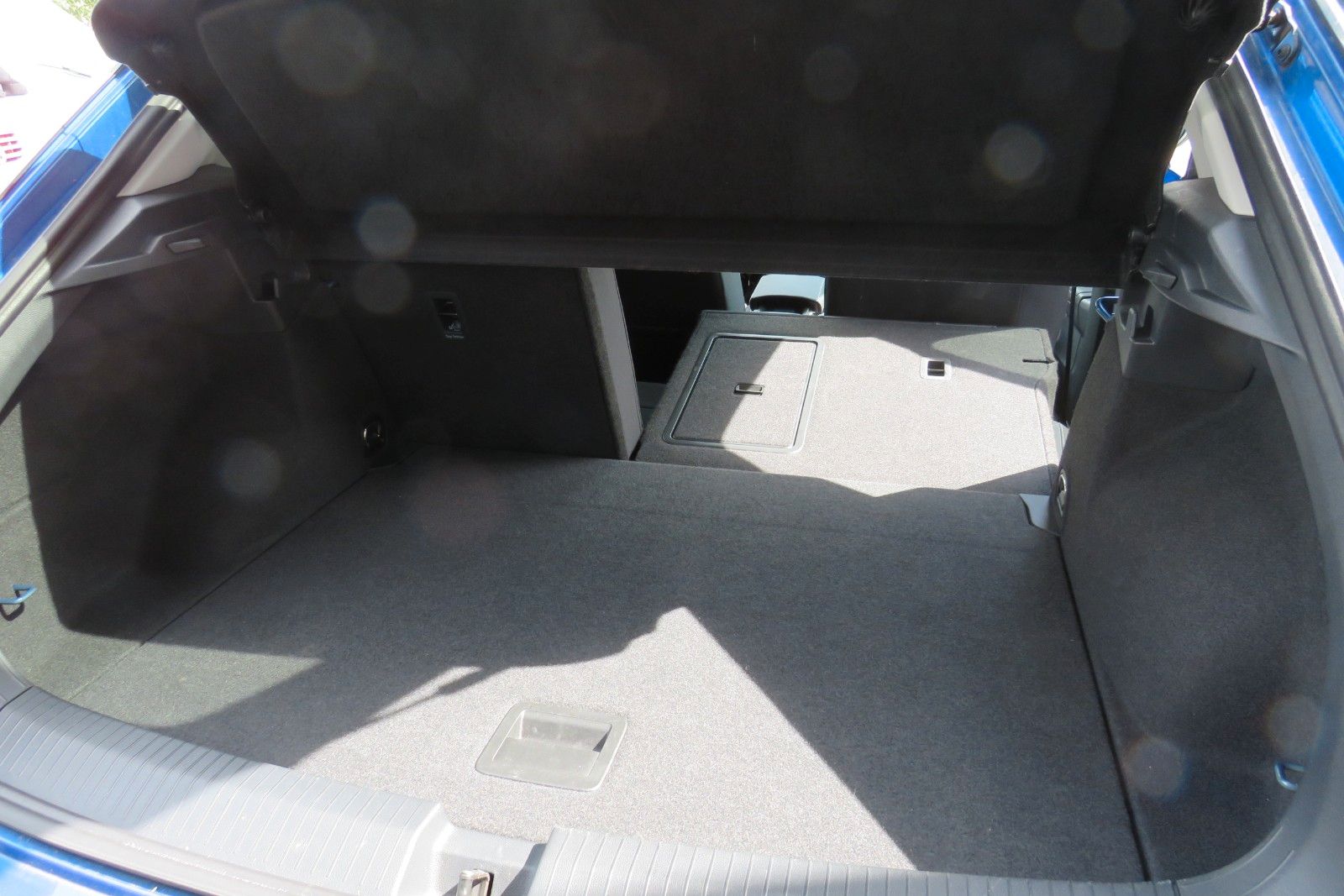 Fahrzeugabbildung Volkswagen T-Roc Style ACC APP MASSAGE SITZH. 17`KAMERA 1.H