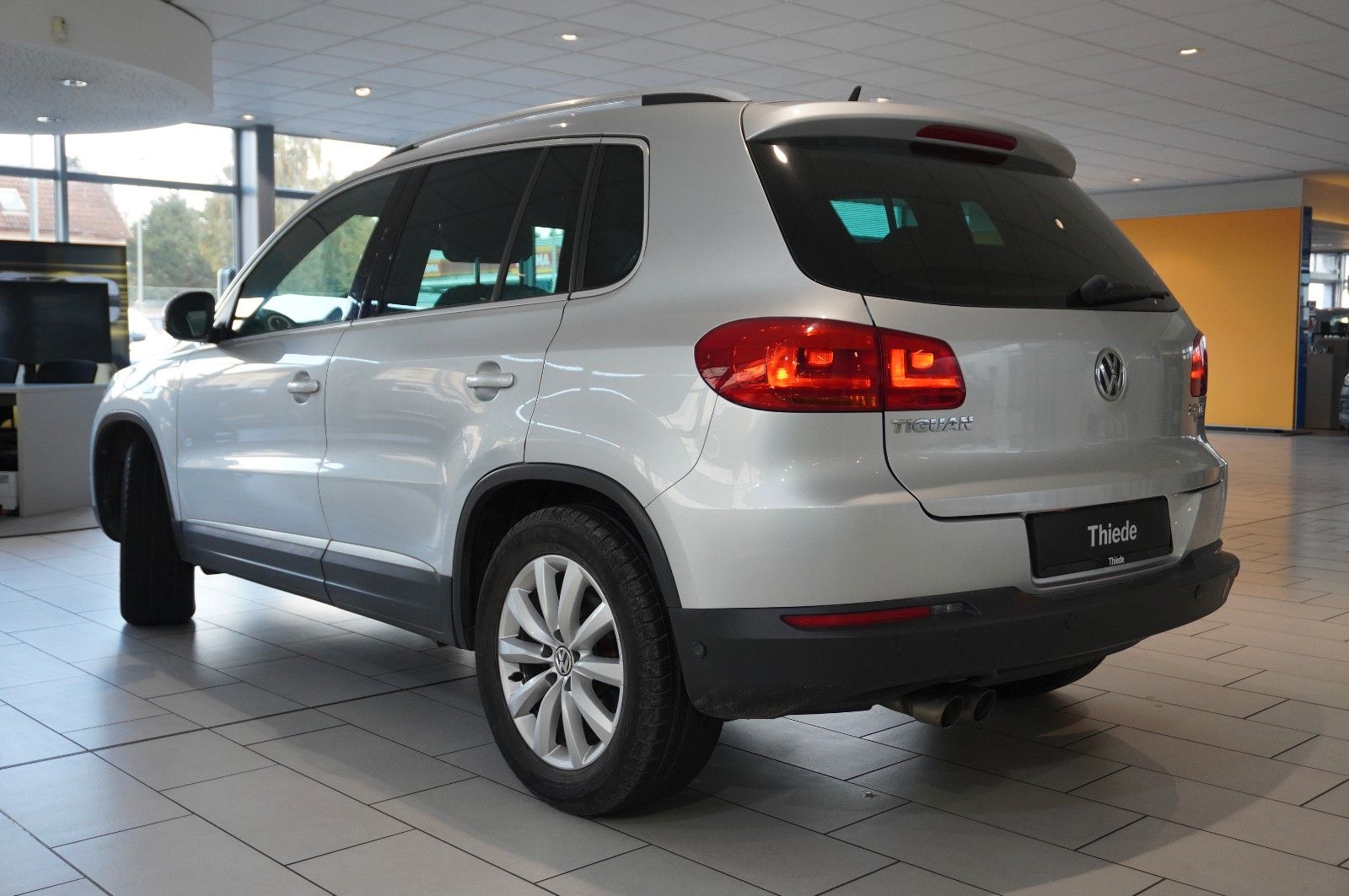 Fahrzeugabbildung Volkswagen Tiguan 2.0D LIFE KLIMA/SHZ/PDC/AUX/NEBEL