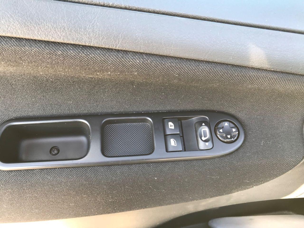 Peugeot 207 2013 — photo 9