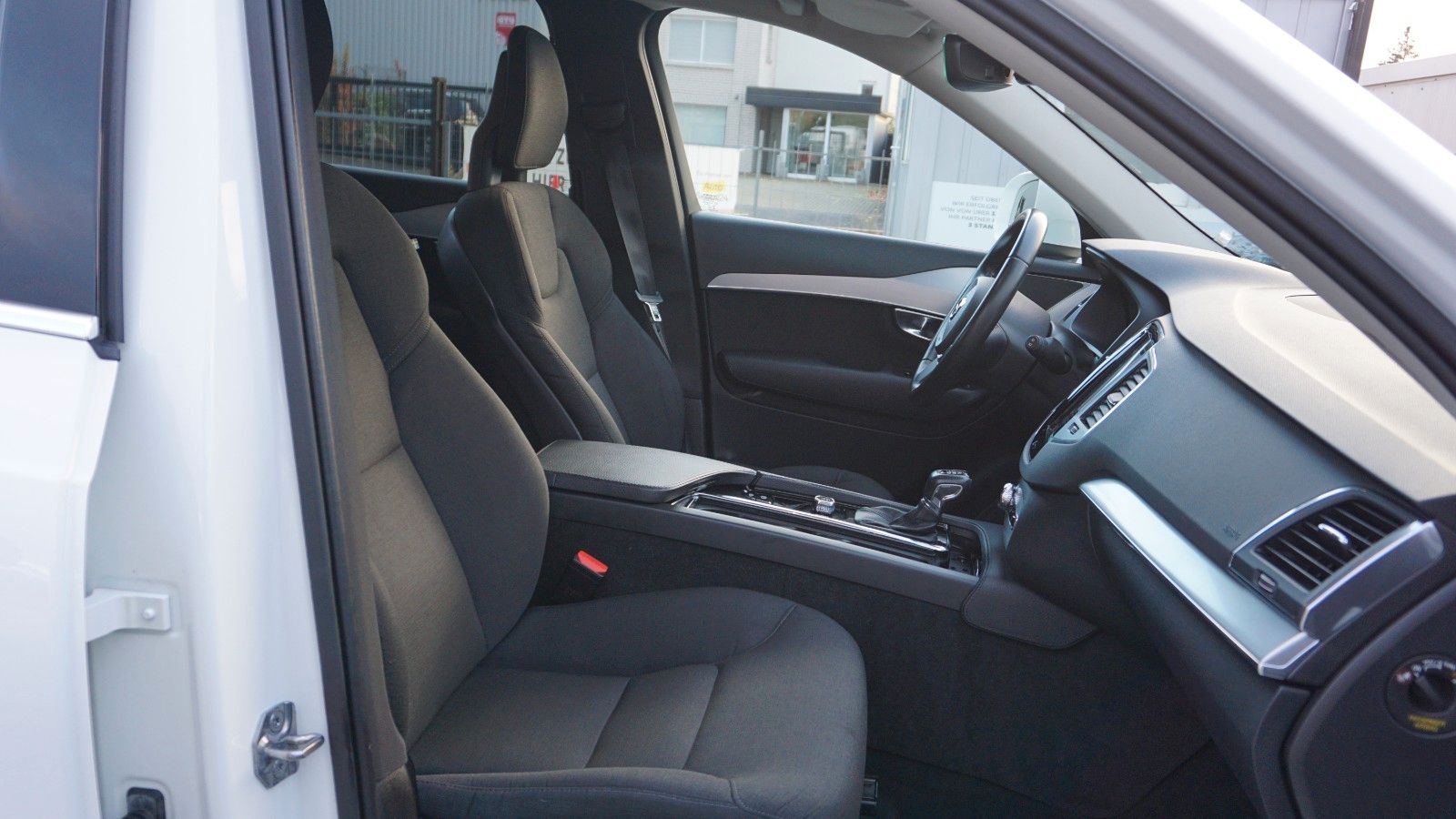 Fahrzeugabbildung Volvo XC90 Momentum AWD, Kamera, Navi, LED