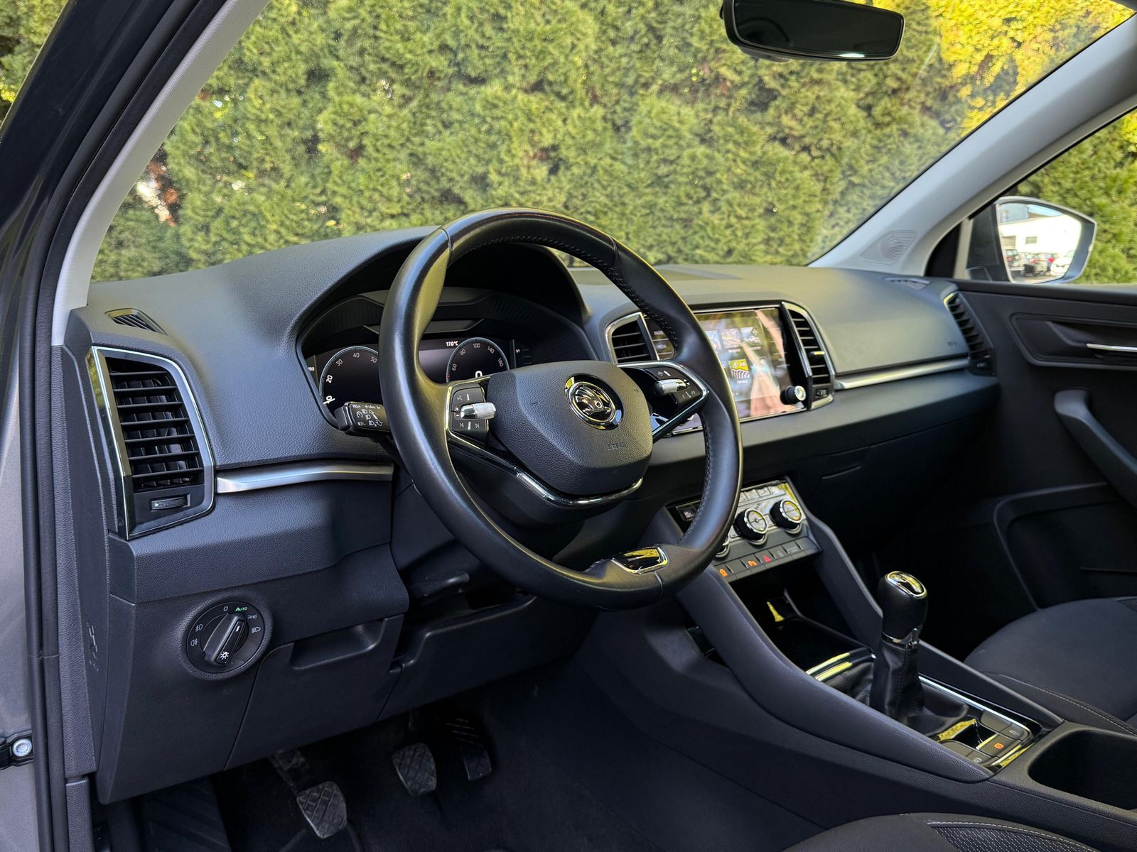 Fahrzeugabbildung SKODA Karoq 1.5 TSI Ambition LED+KAMERA+VIRT+CARPL+DAB