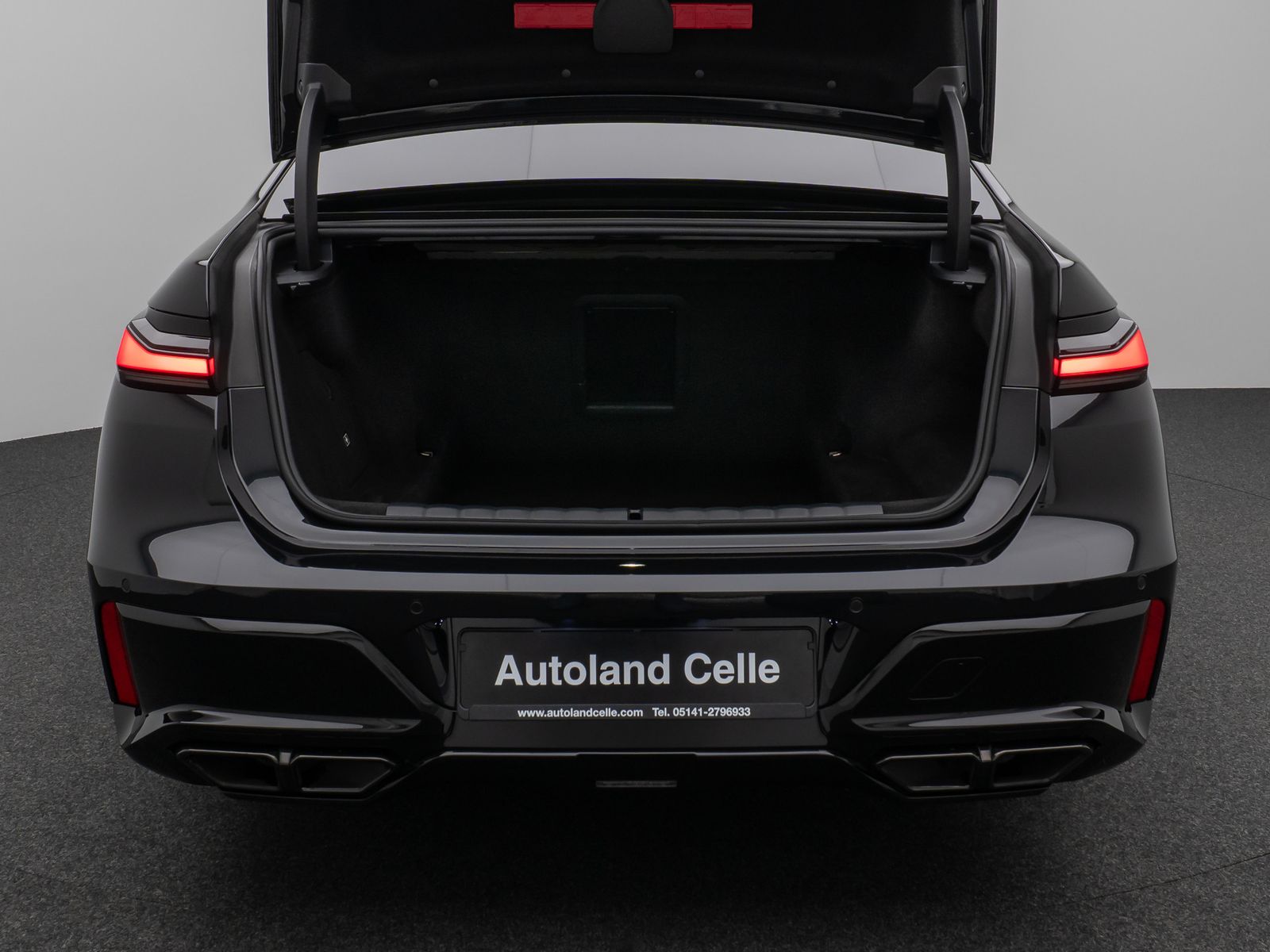 Fahrzeugabbildung BMW M760e Sky Lounge B&W Fond Ent M-Performance Voll