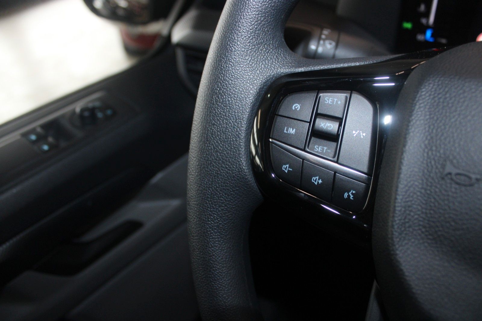 Fahrzeugabbildung Ford Transit Custom TREND L1 Kasten AHK + DACHTRÄGER