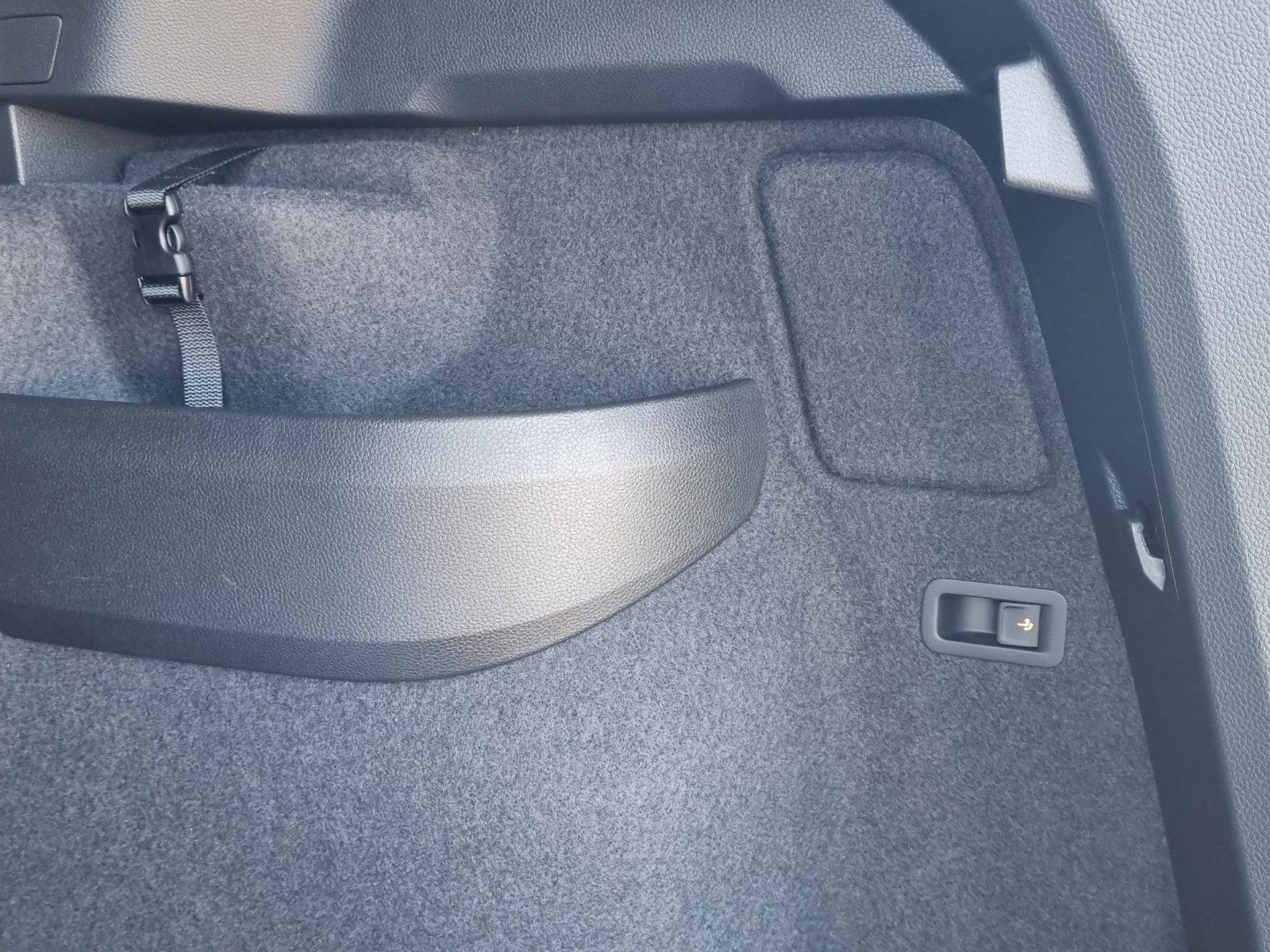 Fahrzeugabbildung SKODA Karoq Balance 1,5TSI Garantie +3 Fahrassi