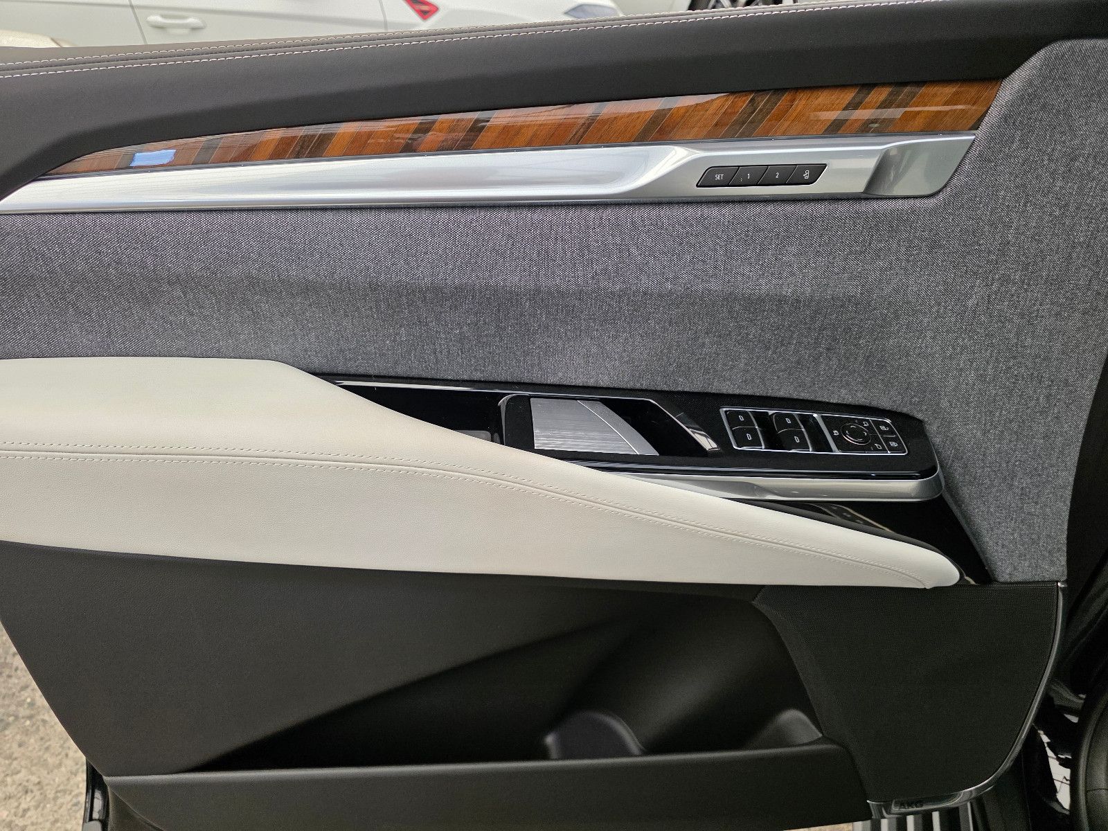 Fahrzeugabbildung Cadillac Escalade Sport Platinum T1: 129.000 EUR, Stock !