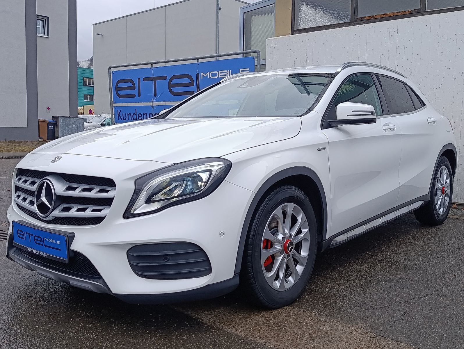 MERCEDES-BENZ GLA 250 4Matic Urban Style Edition Leder Navi