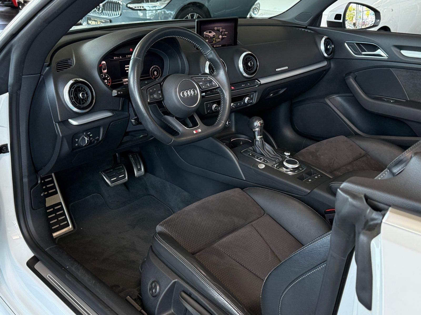 Fahrzeugabbildung Audi A3 Cabriolet S line 35 TFSI KAM LED NAVI