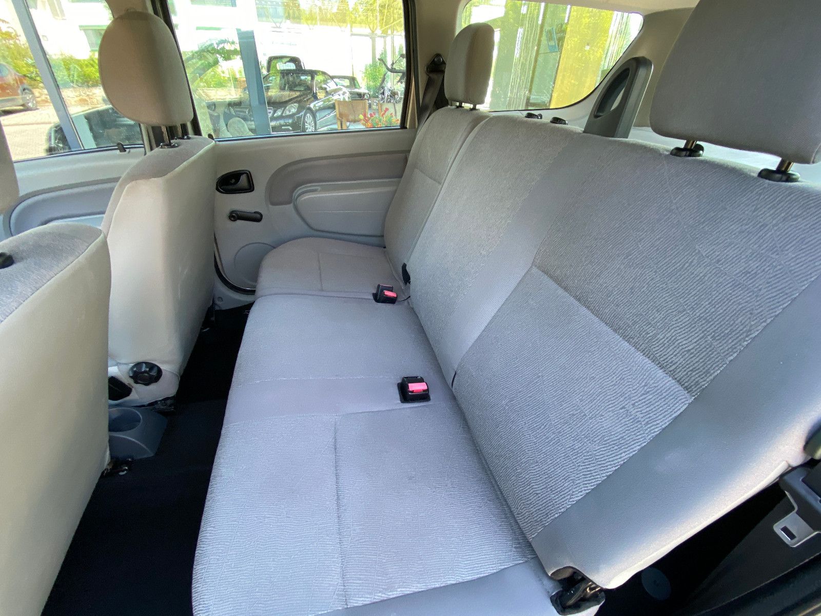 Fahrzeugabbildung Dacia Logan MCV 1.6 Kombi Ambiance AHK+TÜV-NEU