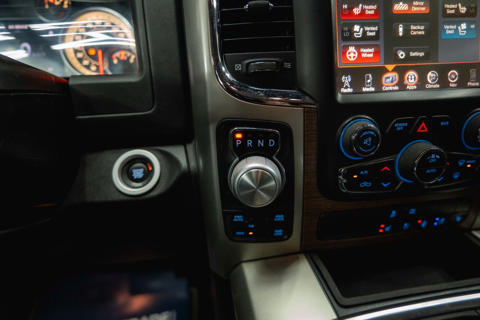 Fahrzeugabbildung Dodge RAM 5.7 V8 HEMI 4x4 Sport LARAMIE NightPaket 19%