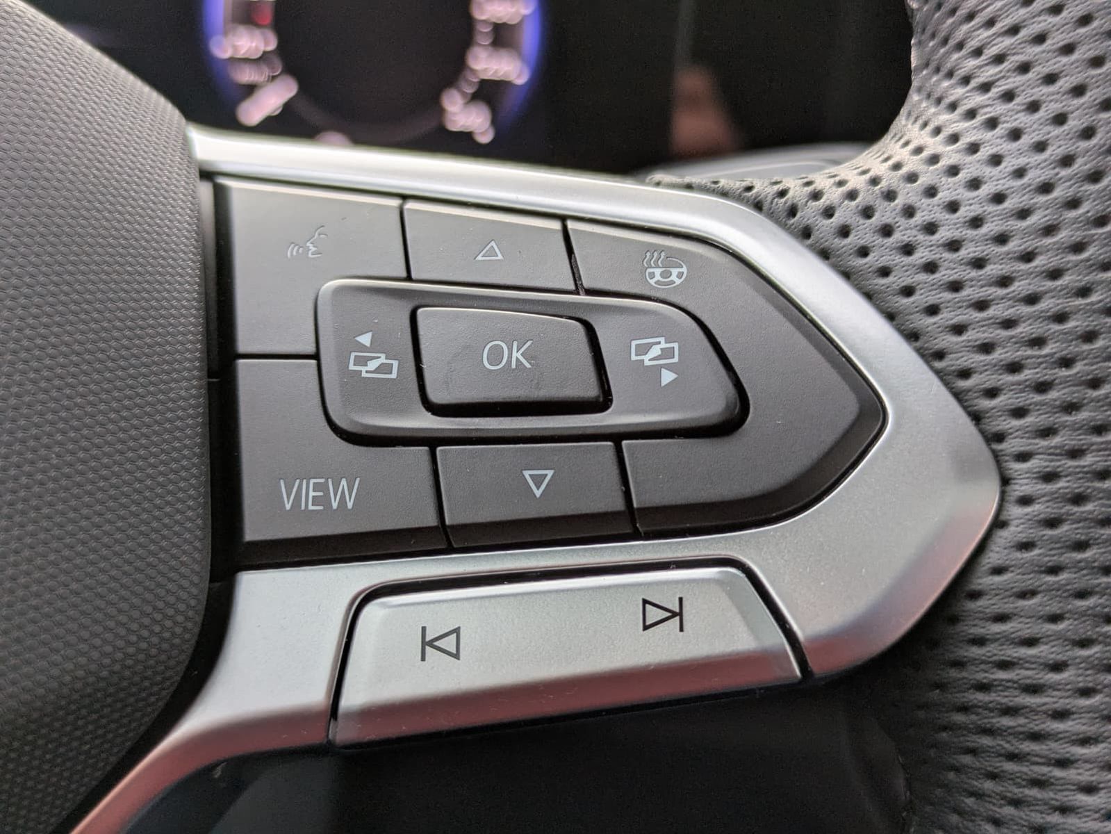 Fahrzeugabbildung Volkswagen Tayron 2.0 TDI 4M R-Line 7Si*MATRIX*AHK*PANO*HUD