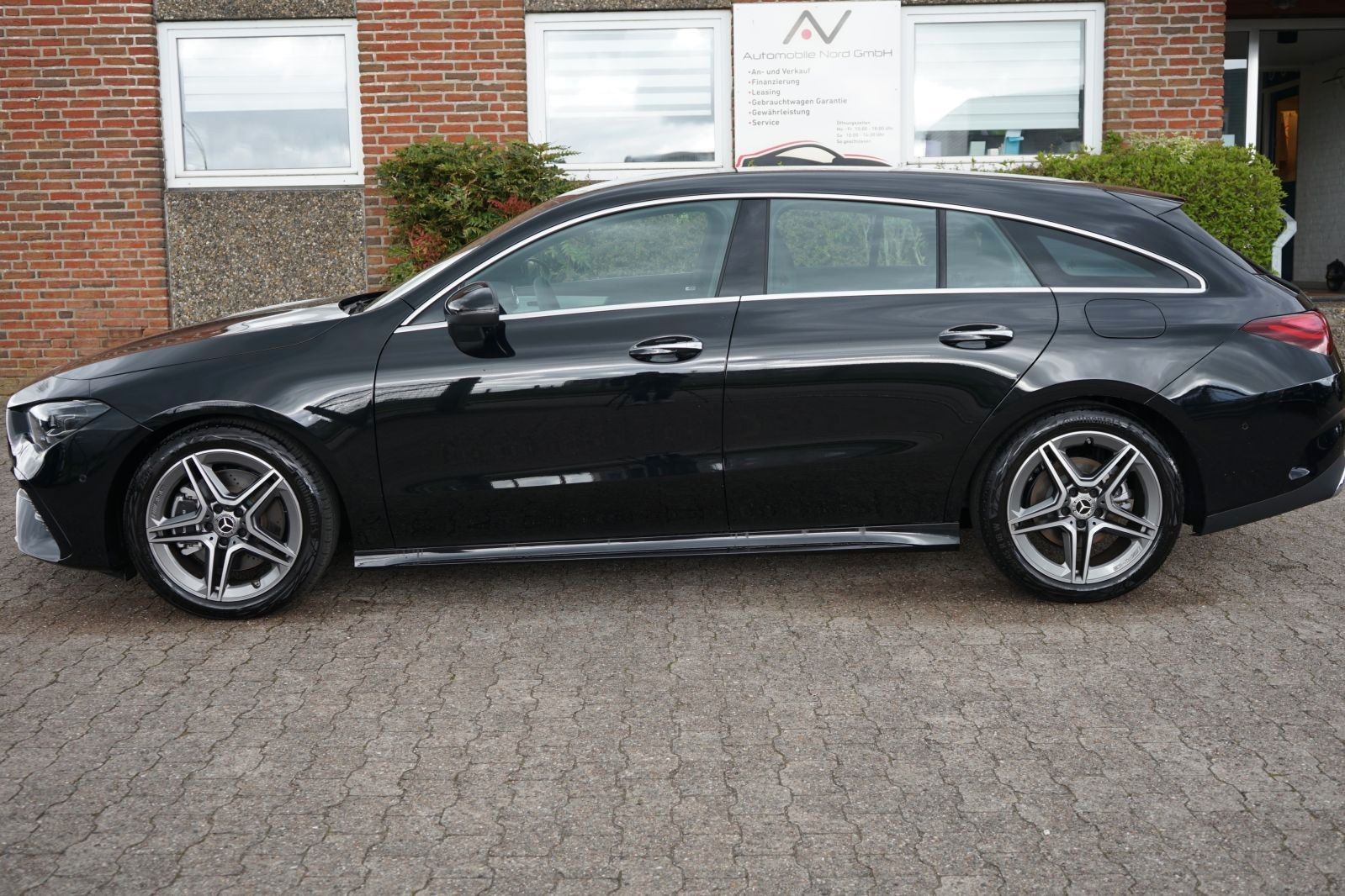 Fahrzeugabbildung Mercedes-Benz CLA 200 Klasse Shooting Brake*AMG Premium