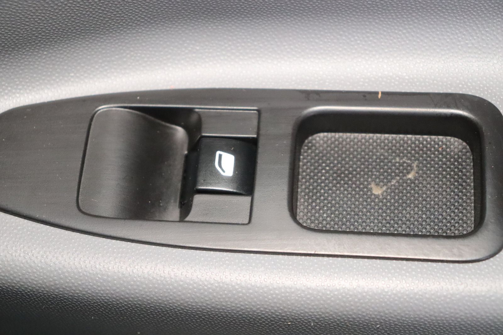 Fahrzeugabbildung Peugeot Expert Tepee 1.6HDI COOL 8 Sitzer