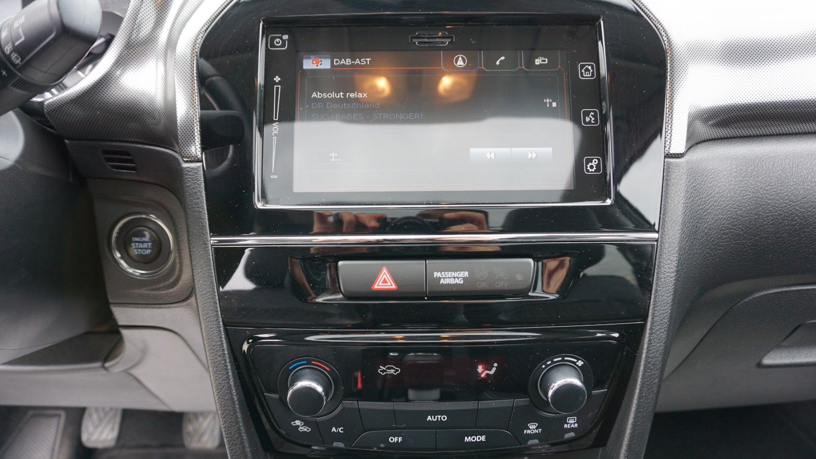 Fahrzeugabbildung Suzuki Vitara 1.4 Mild-Hybrid Comfort+ 4x4, Navi, LED