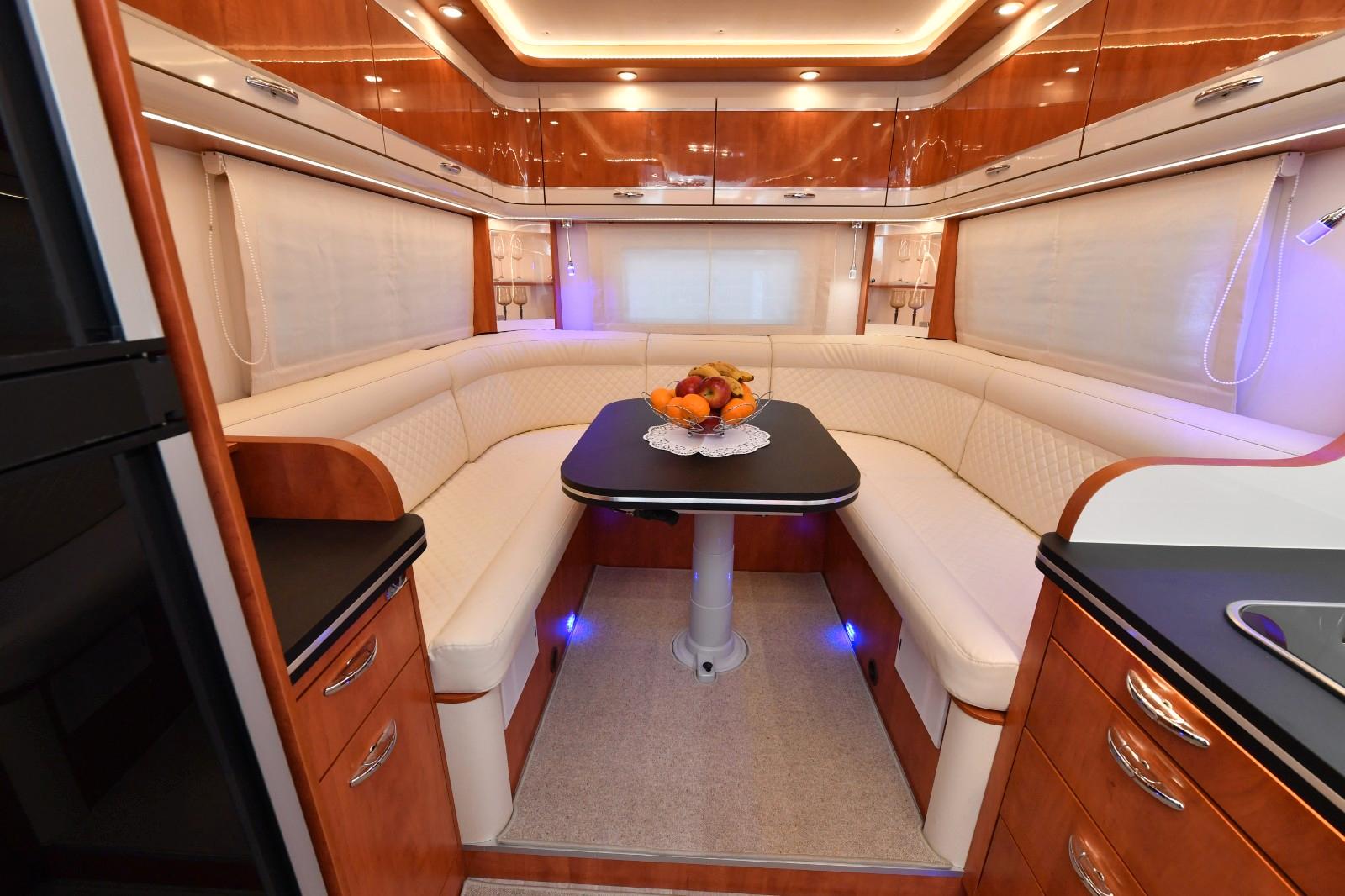 Mercedes-Benz Silverdream 6 Zy. Rundsitz, Hubst. NP: 282.773€