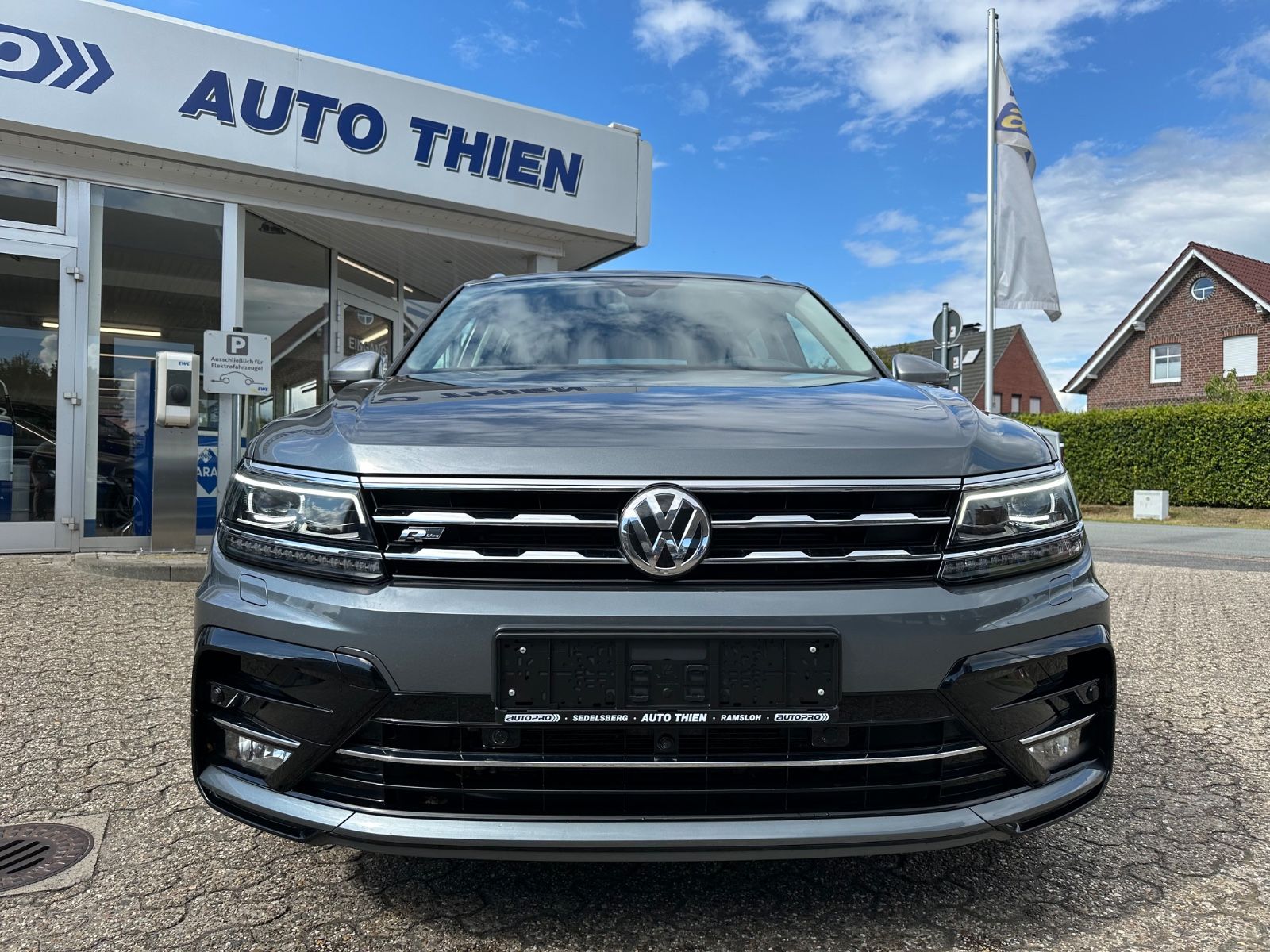 Fahrzeugabbildung Volkswagen Tiguan Allspace 2.0 TDI 4M R-Line AHK/Pano/LED