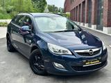 Opel Astra J Sports Tourer Edition TÜV NEU*AHK*PDC* - Opel Astra aus 2010: Sports