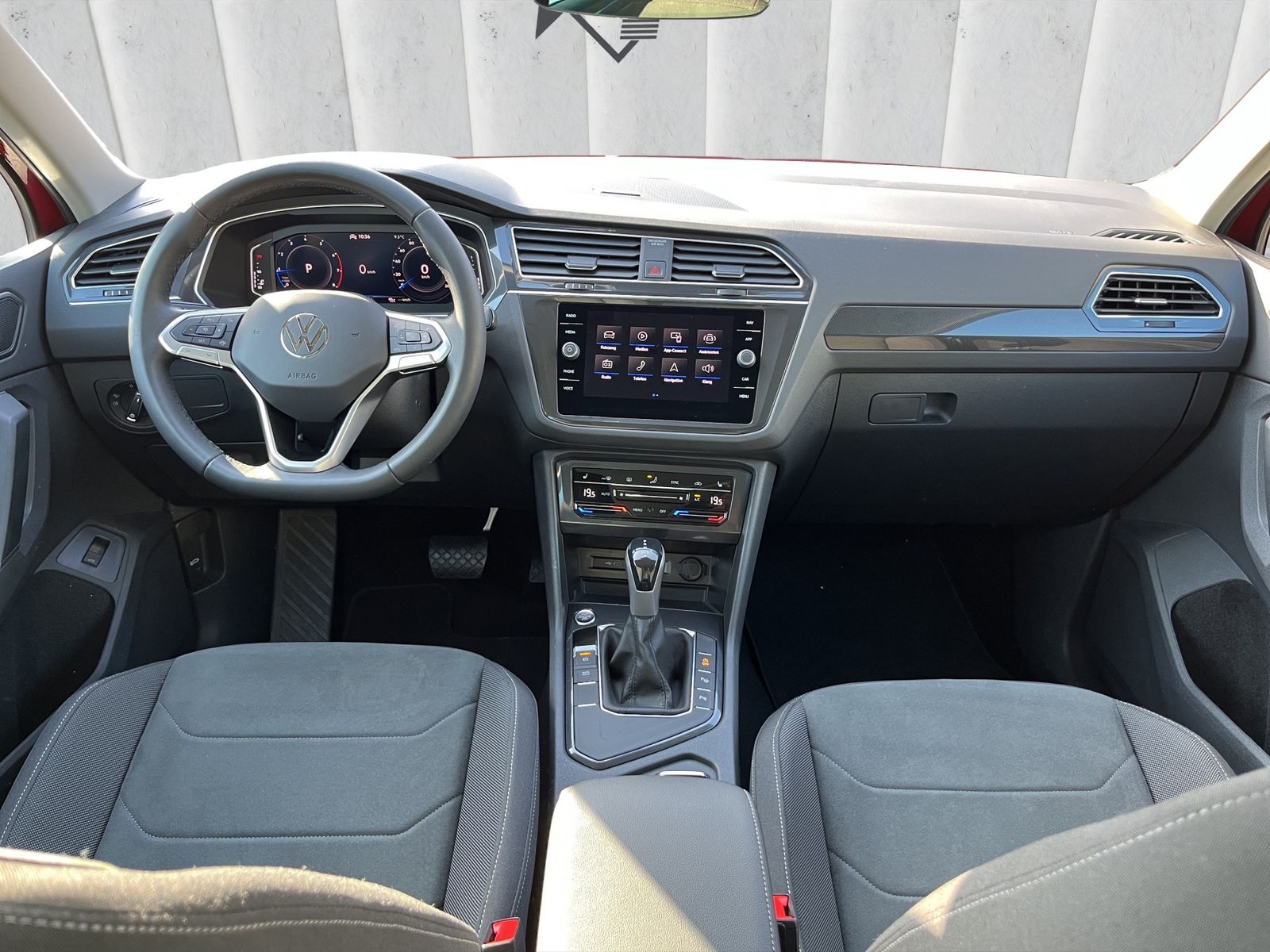 Fahrzeugabbildung Volkswagen Tiguan 1.5 TSI DSG*Elegance*SHZ*LHZ*IQ-Light**