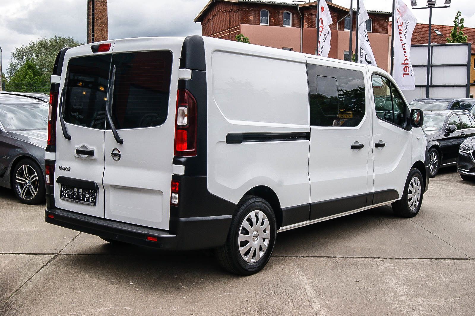 Fahrzeugabbildung Nissan NV300 MIXTO Family L2H1 NAVI KAMERA 6-Sitze