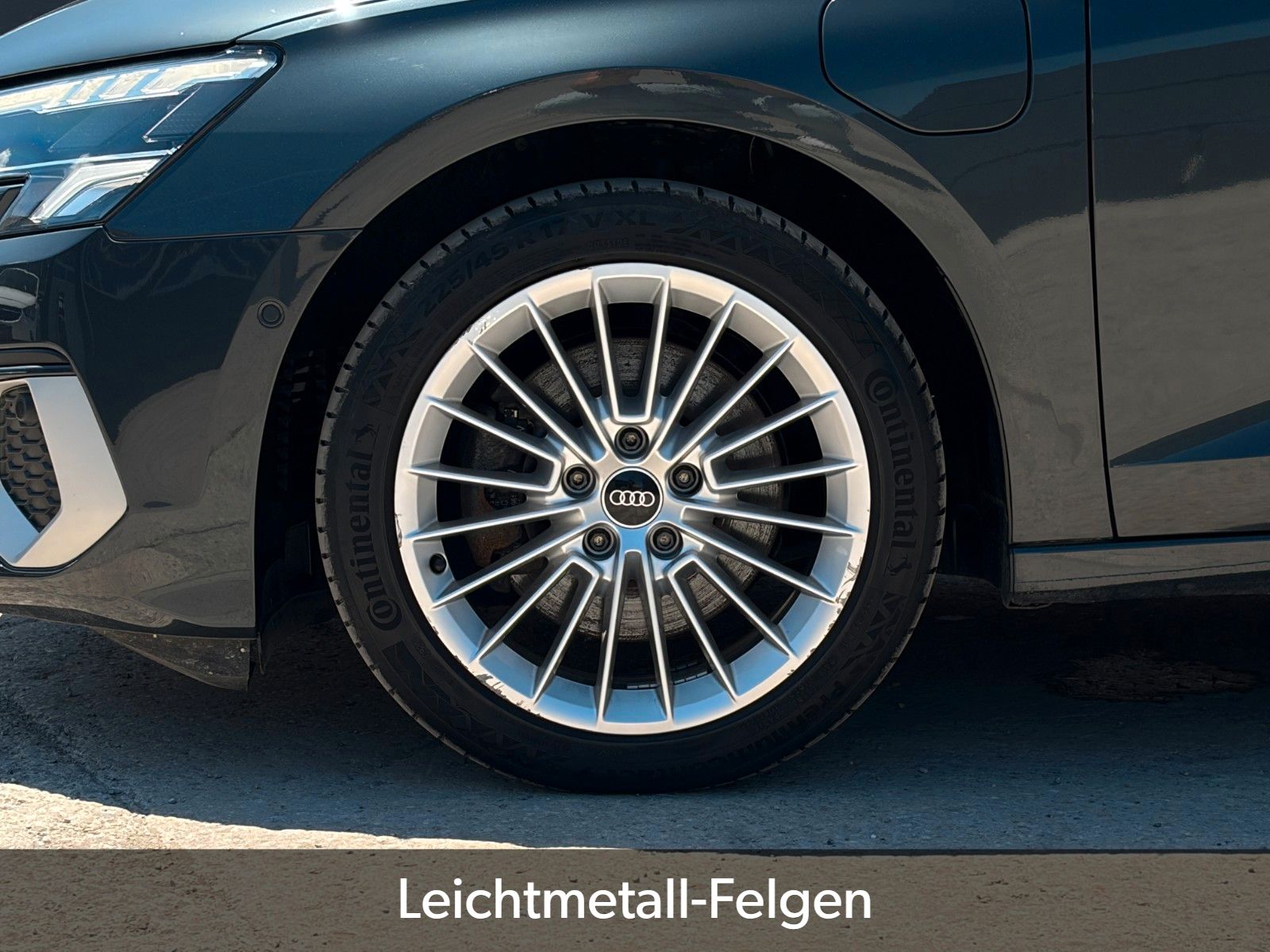 Fahrzeugabbildung Audi A3 Sportback 40 TFSIe Schiebedach KZG ACC CAM