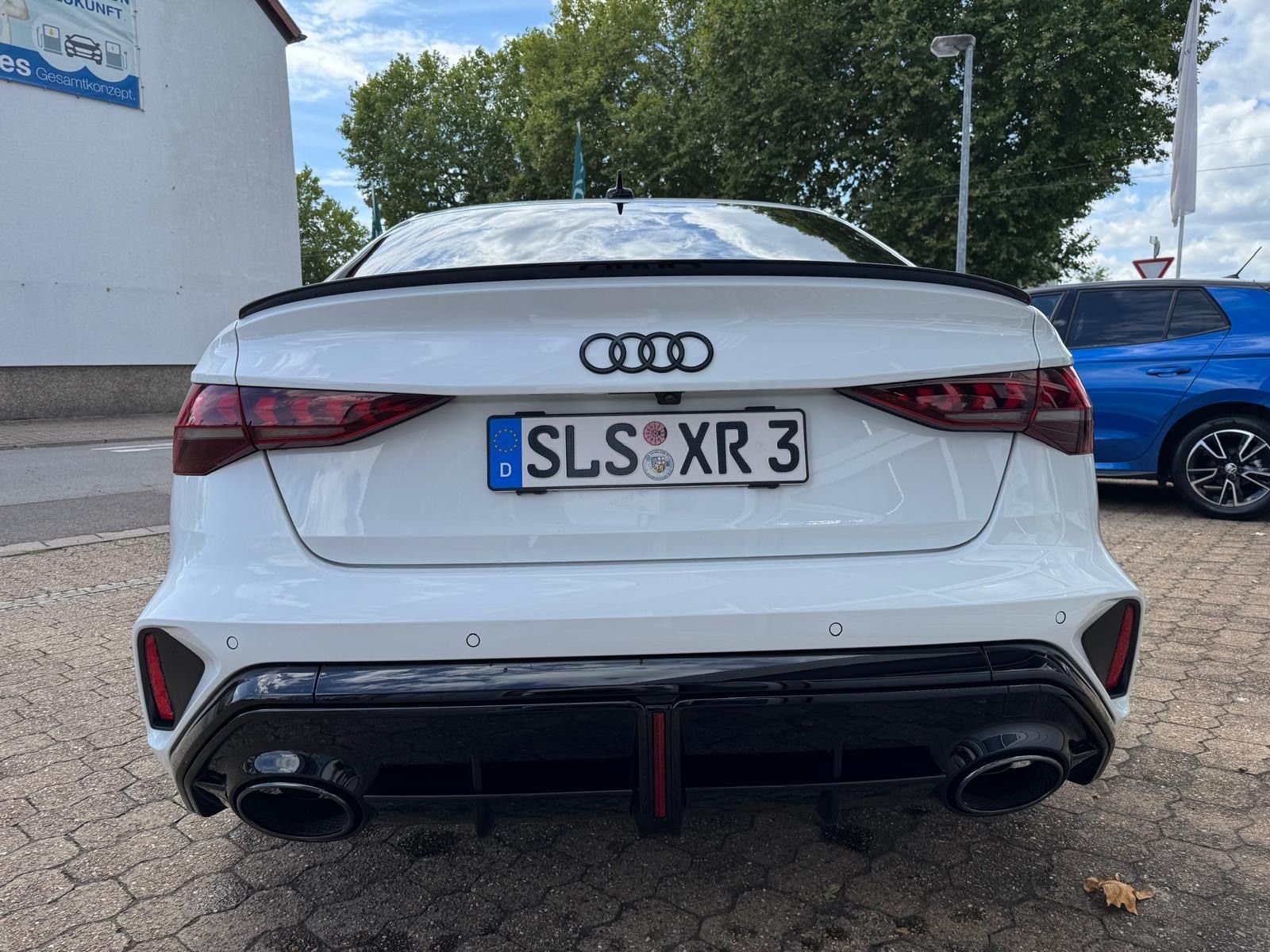 Fahrzeugabbildung Audi RS 3  limo Schalensitze Sport-AGA Pano 280km/h