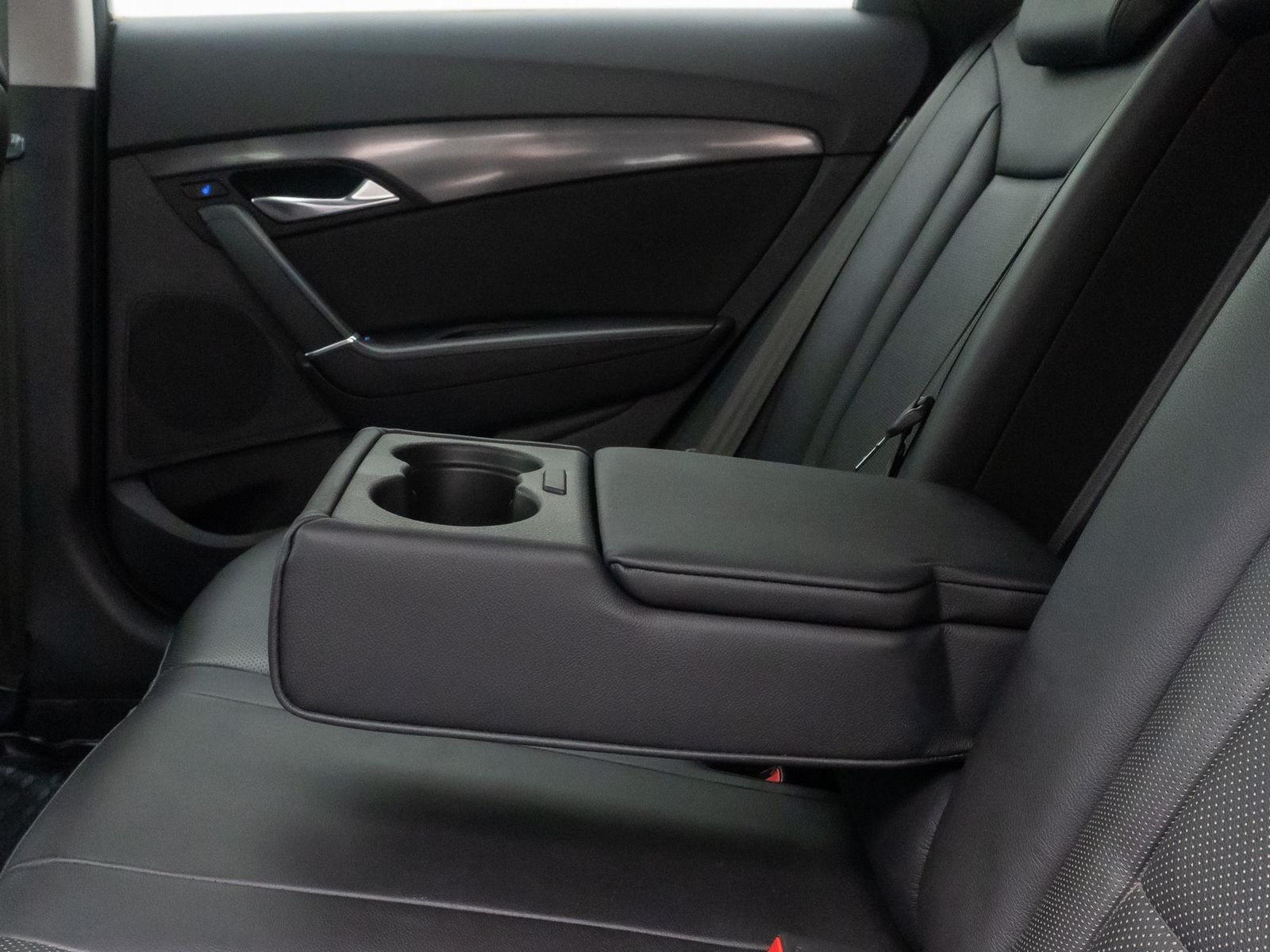 Fahrzeugabbildung Hyundai i40 Premium Kamera DAB Memory InfinitySound 18"
