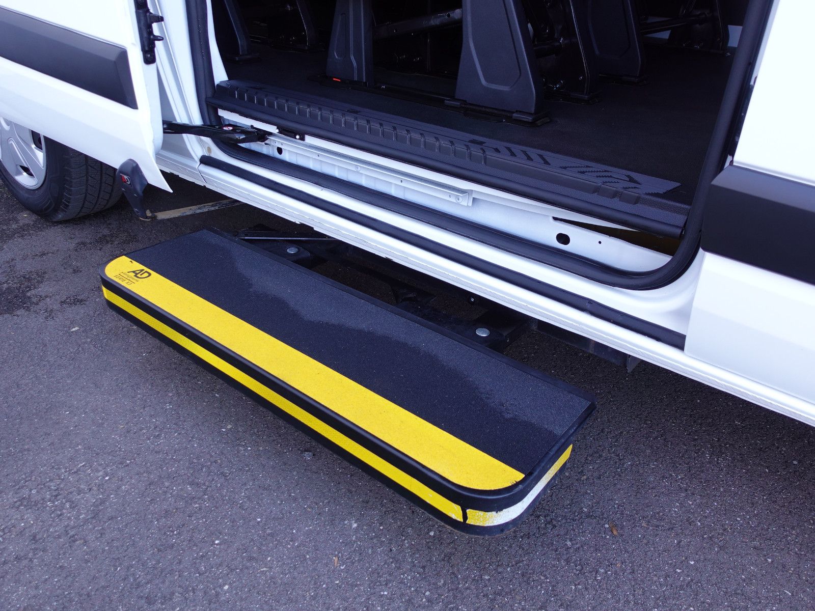 Fahrzeugabbildung Ford Transit Custom Kombi L2,9Sitze,Kamera,Trittbrett