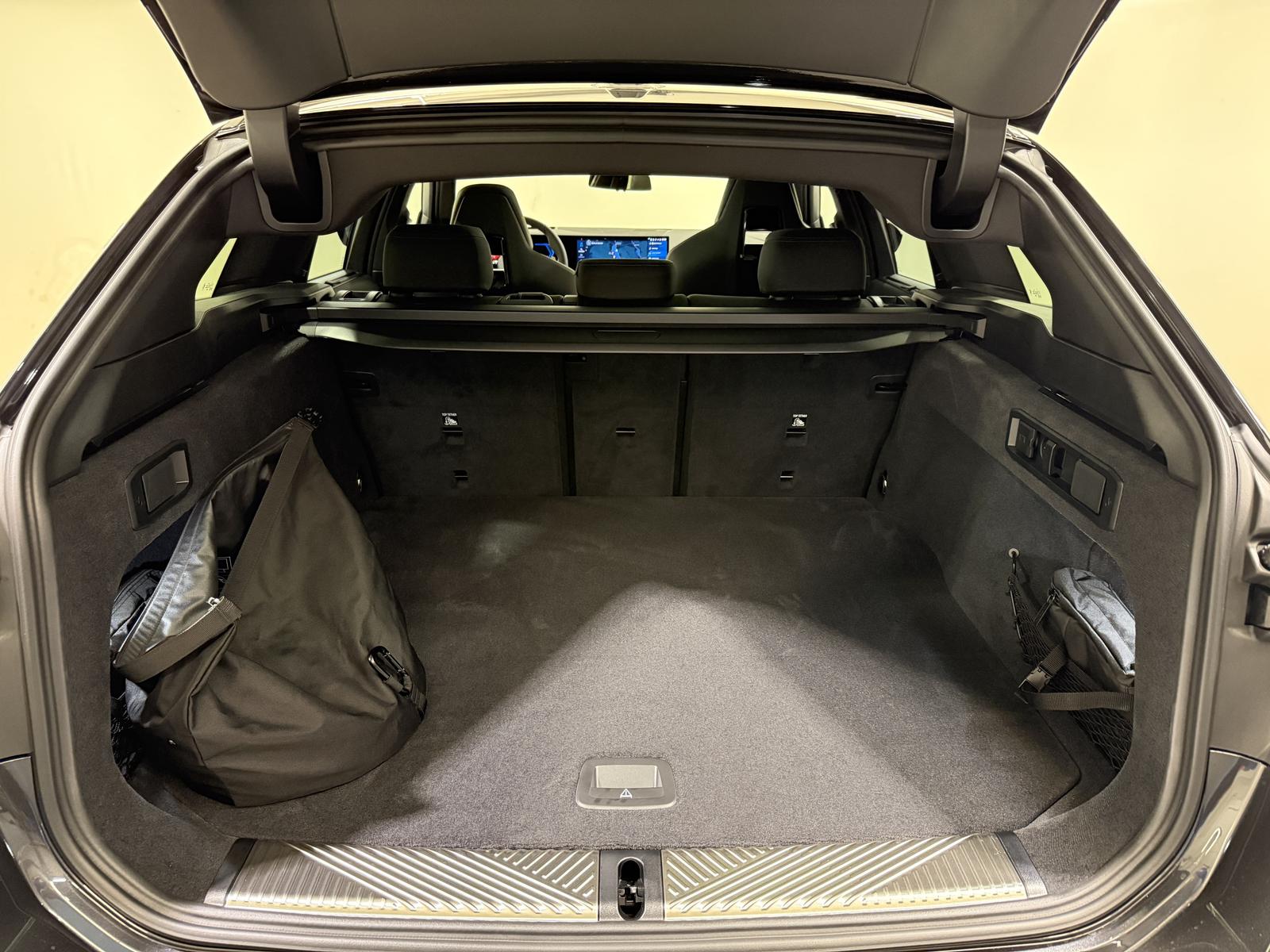 BMW M5 Touring Vmax ACC 360 AHK B&W Pano