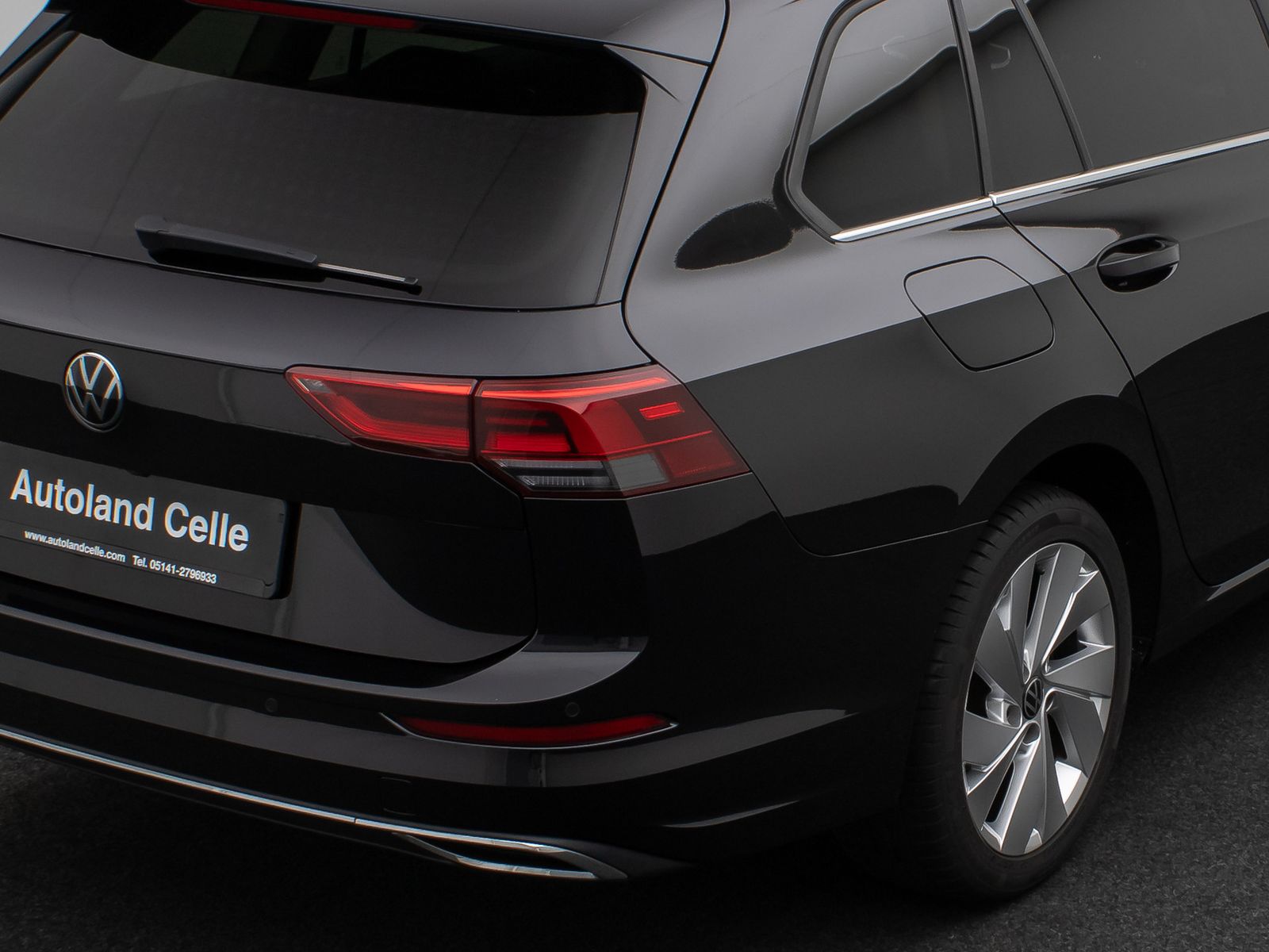 Fahrzeugabbildung Volkswagen Golf VIII Variant Style Kamera Massage AHK ACC