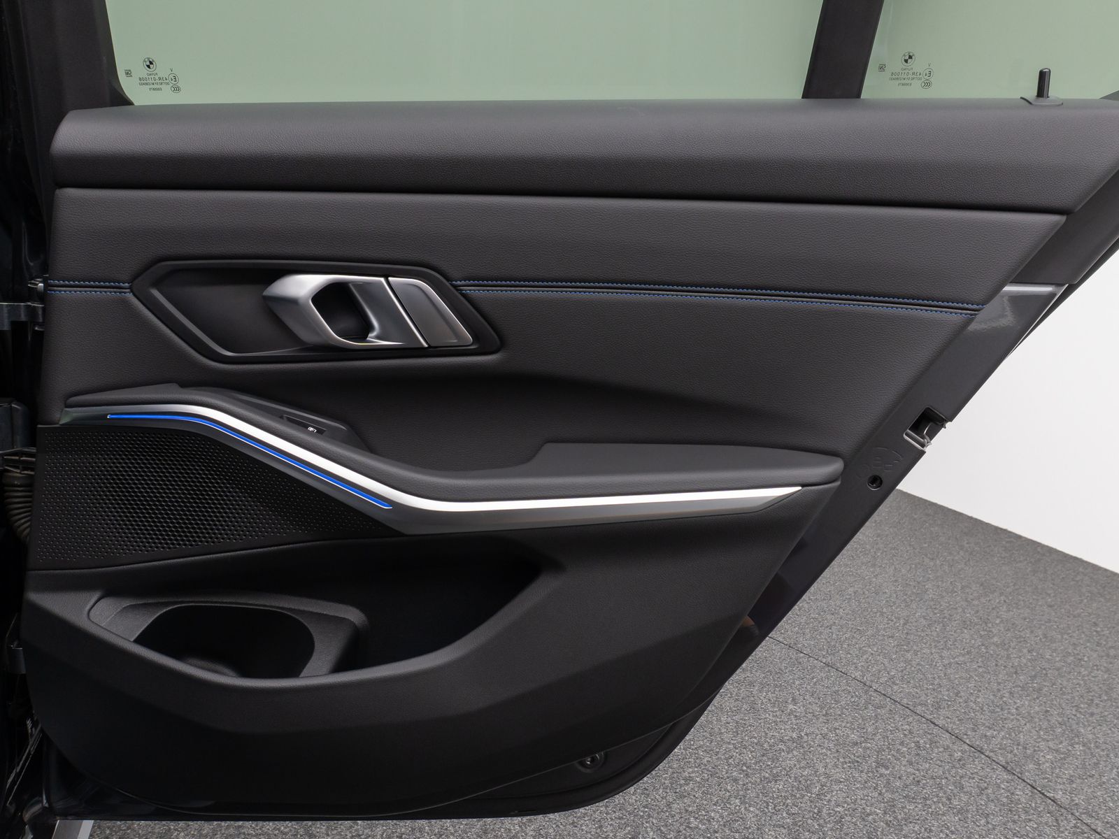 Fahrzeugabbildung BMW 330i xD M Sport Kamera Laser HUD DAB Komfort 19"