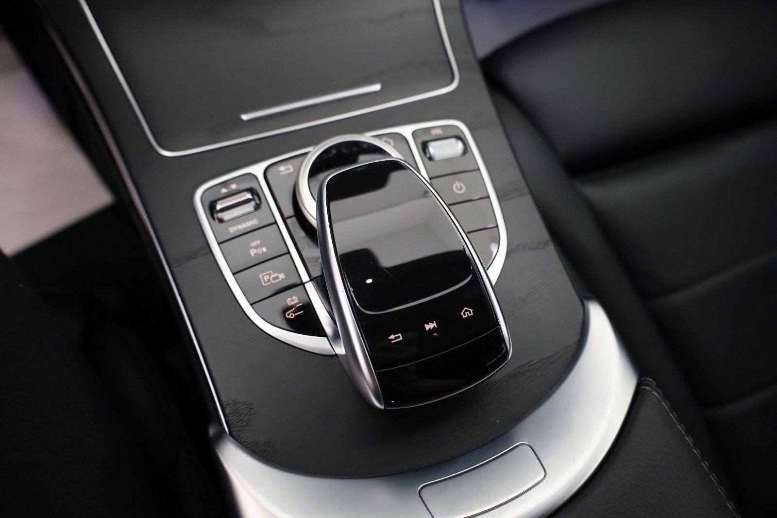 Fahrzeugabbildung Mercedes-Benz C 300 de Lim., AMG line,Leder,Navi,LED,SH,Kamera