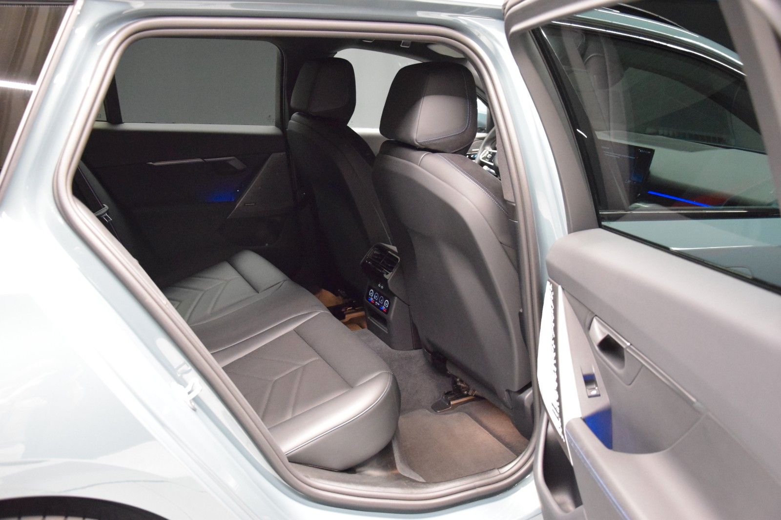 Fahrzeugabbildung BMW 520d xDrive Tour M Sport Pro Iconic Glow Stndhzg