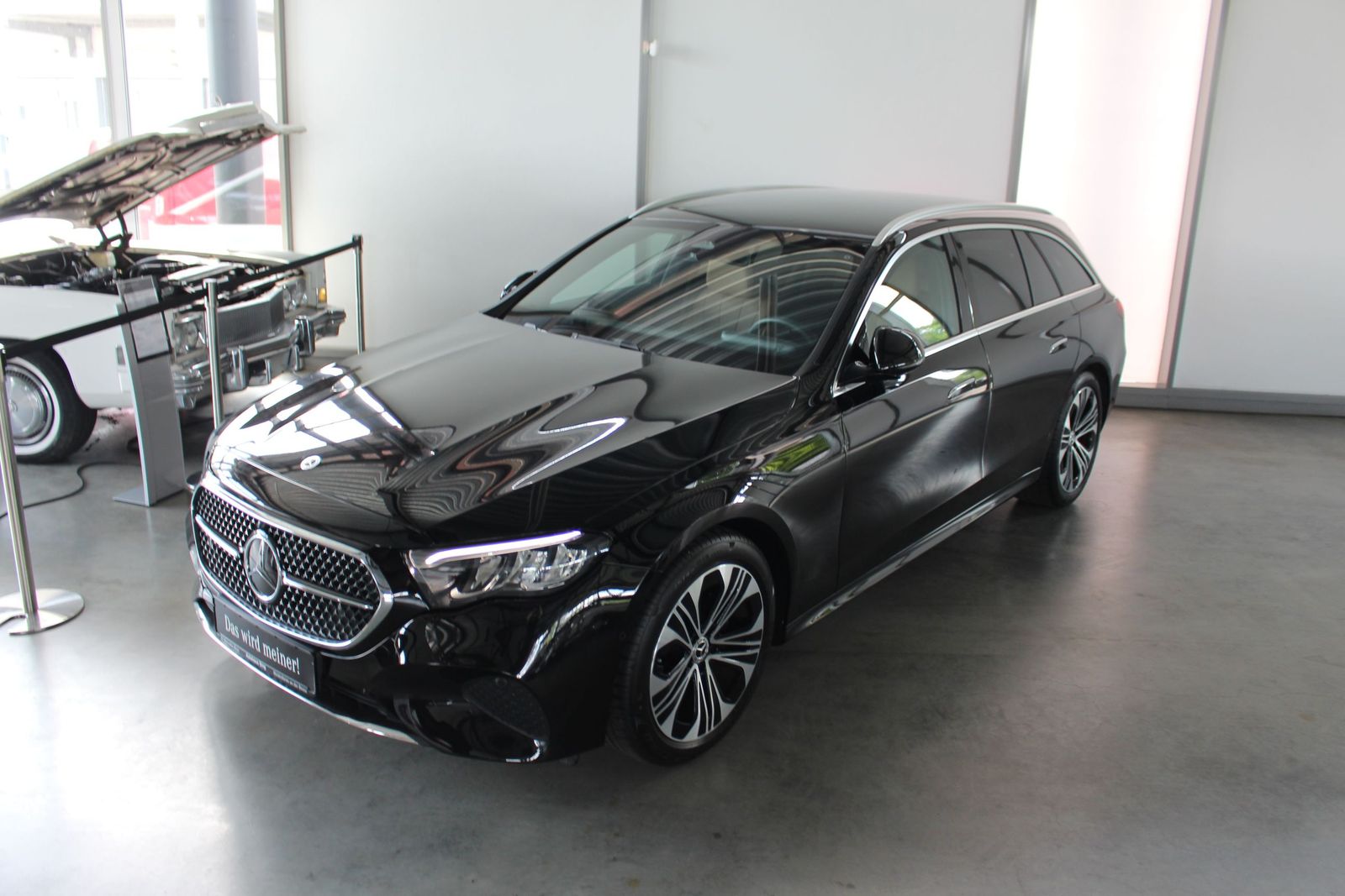 Mercedes-Benz E 220 d T 4M Avantgarde AHK Kamera 19" LED Leder
