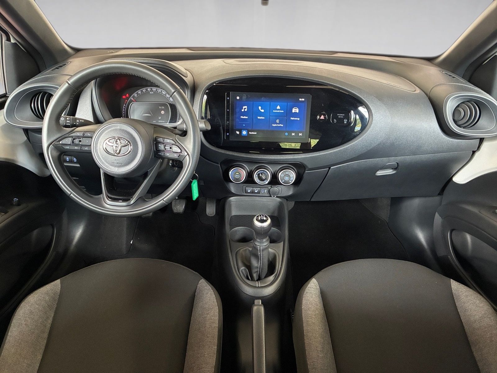 Fahrzeugabbildung Toyota Aygo X 1.0 Business Edition SHZ,Kamera,ACC