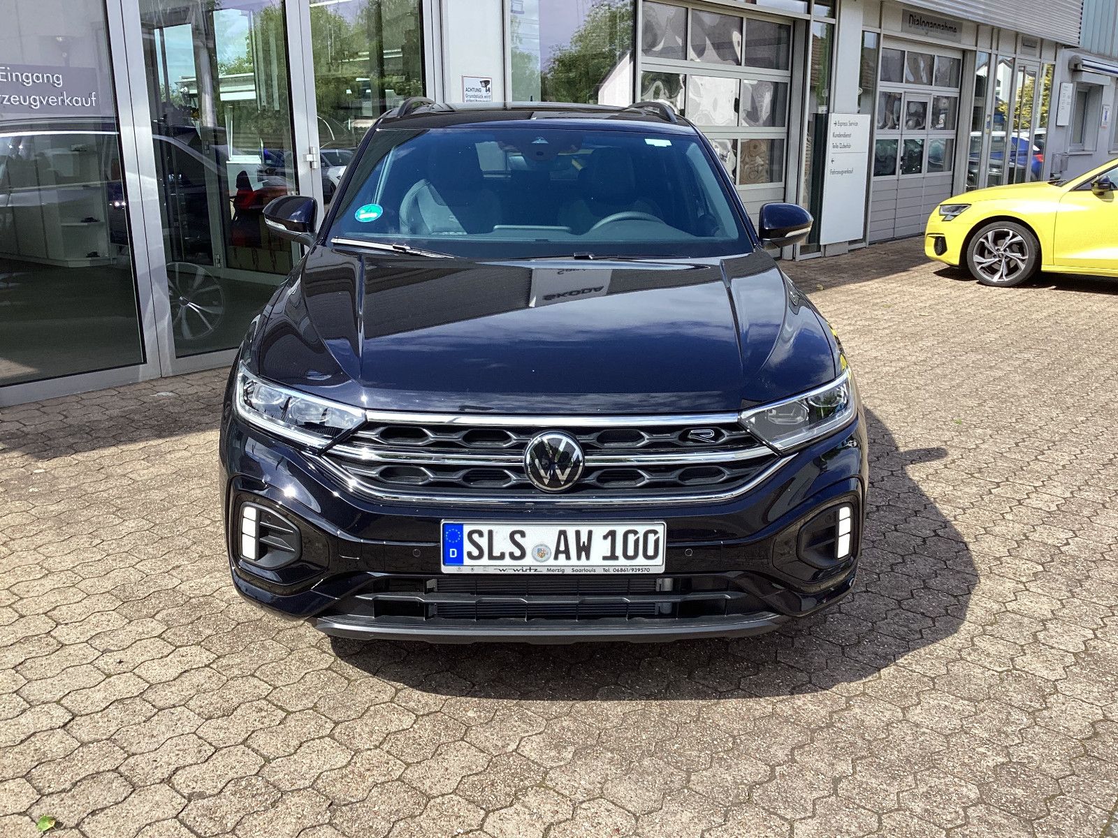 Fahrzeugabbildung Volkswagen T-Roc R-Line 1.5 TSI DSG Pano Kam LED