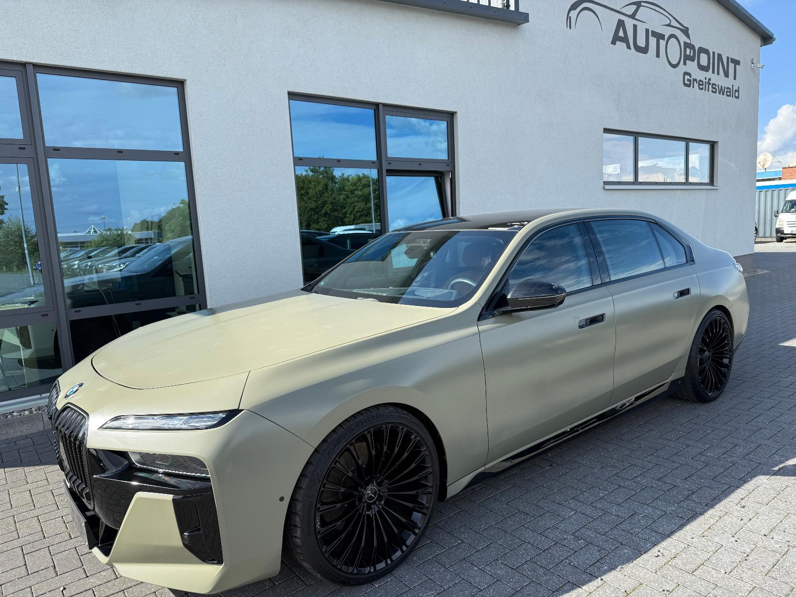 BMW 740d xDrive M Sport Crafted Clarity Sky Lounge