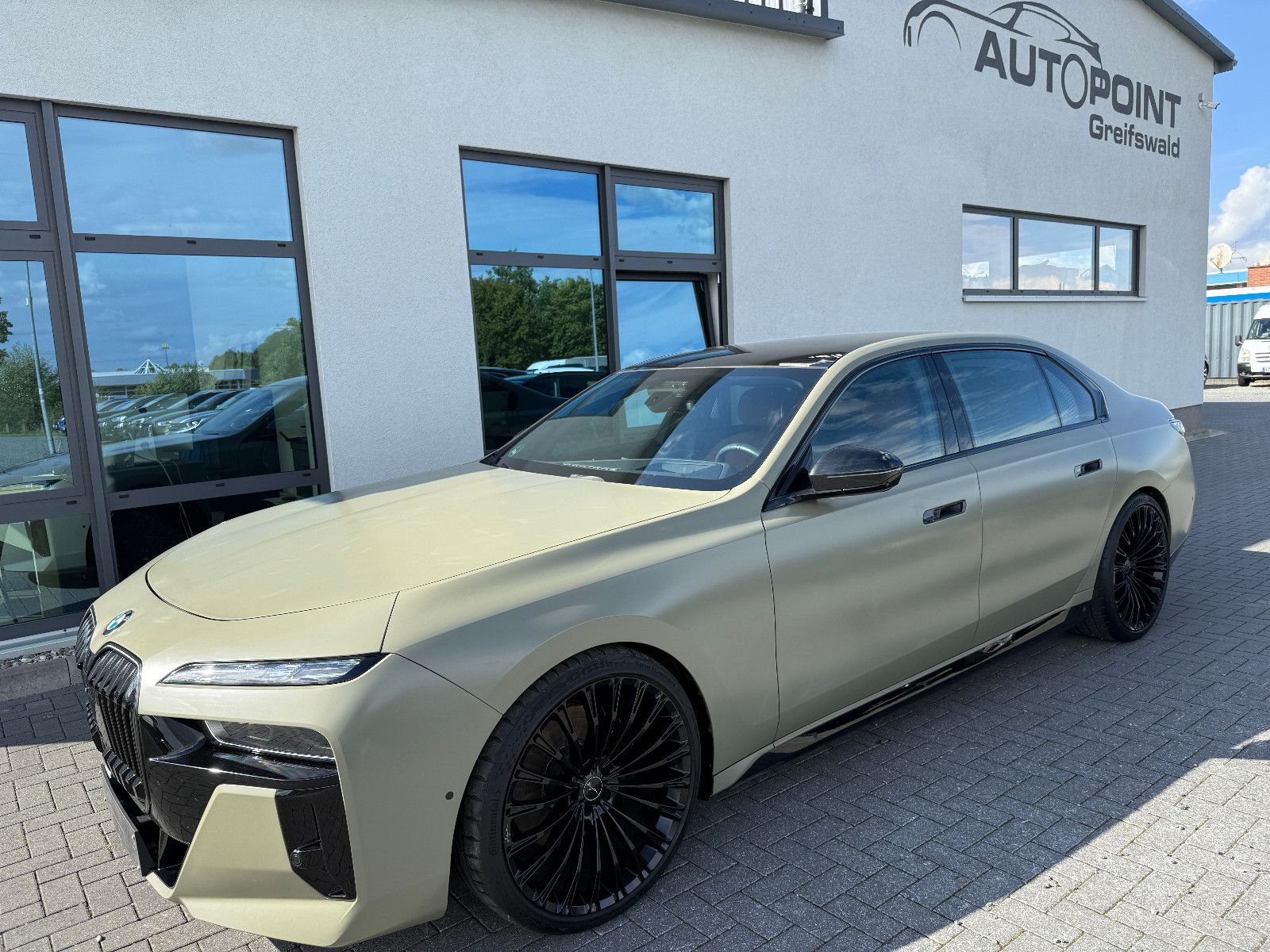 BMW BMW 740d xDrive M Sport Crafted Clarity Sky Lounge