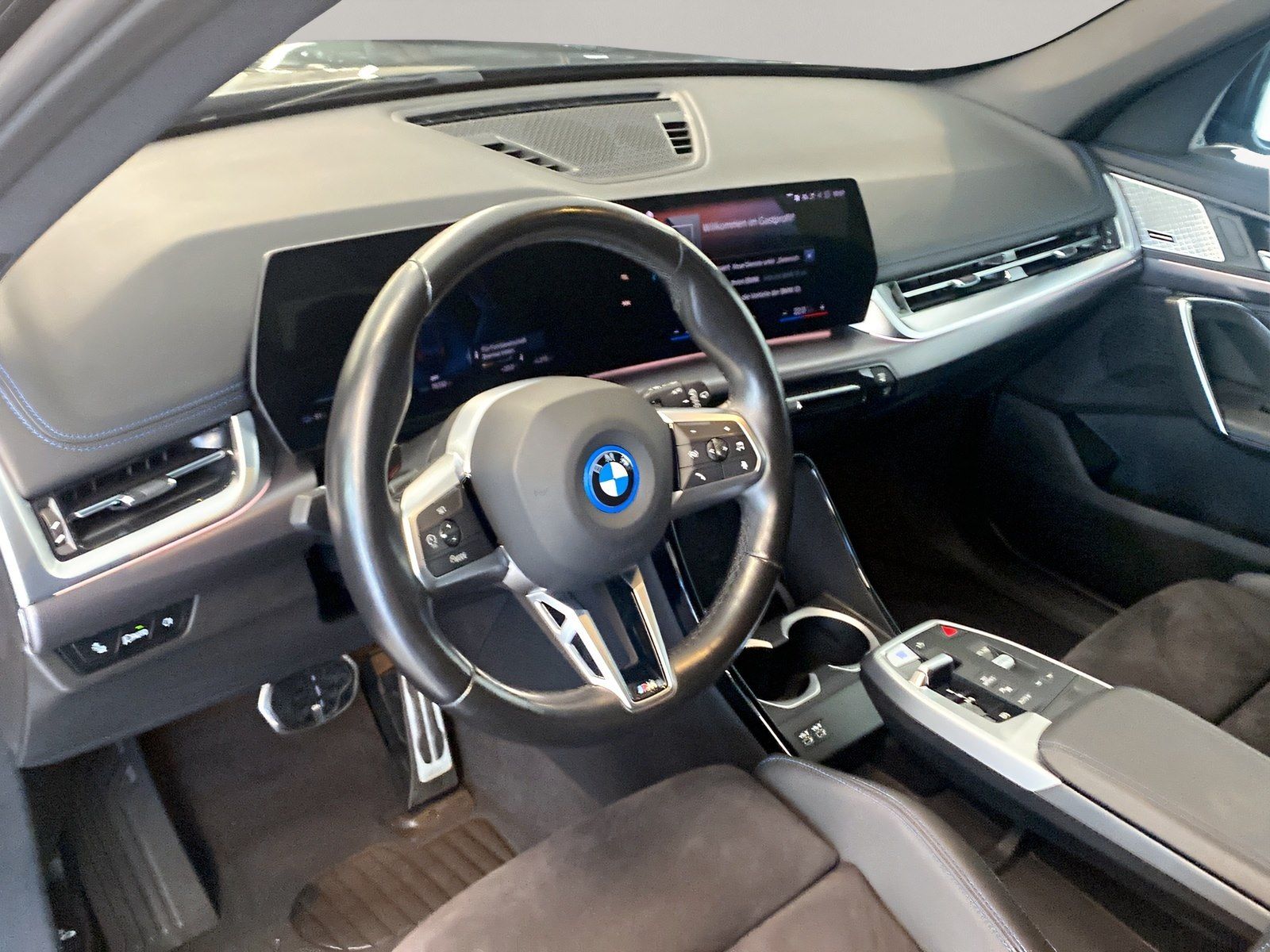 BMW iX1 xDrive30 M Sport Harman K Kamera LED foto 4