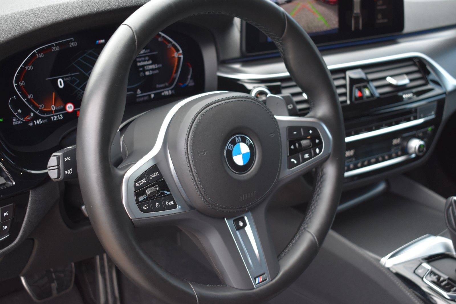 Fahrzeugabbildung BMW 530d Touring xDrive M Sport HUD H&K Pano Integra
