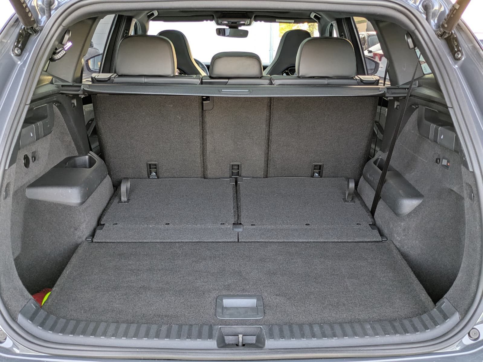 Fahrzeugabbildung Volkswagen Tayron 2.0 TDI 4M R-Line BLACK*7Si*MATRIX*PANO