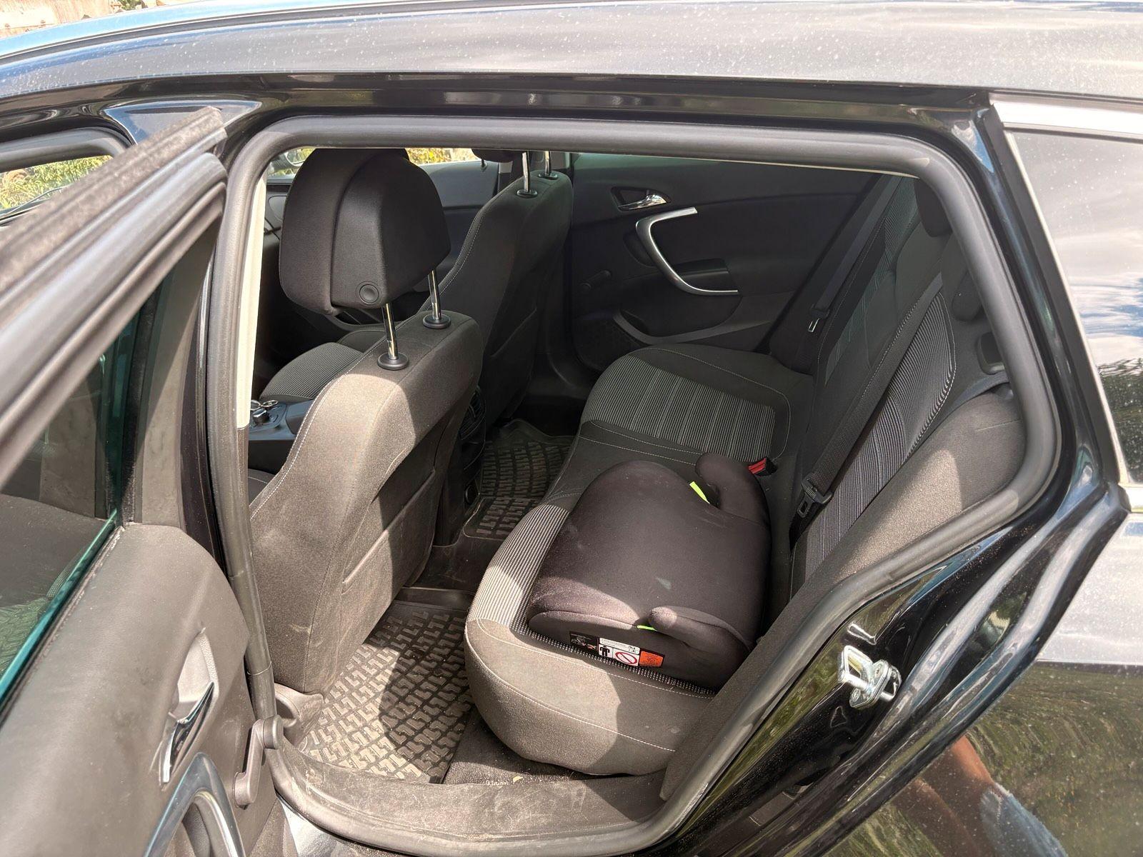 Opel Insignia 2010 — engine