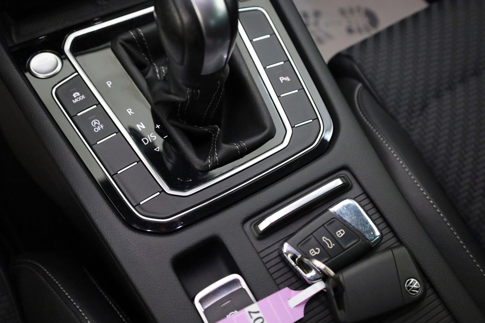 Fahrzeugabbildung Volkswagen Passat Variant R Line TLeder,Navi,LED,ACC,Kamera