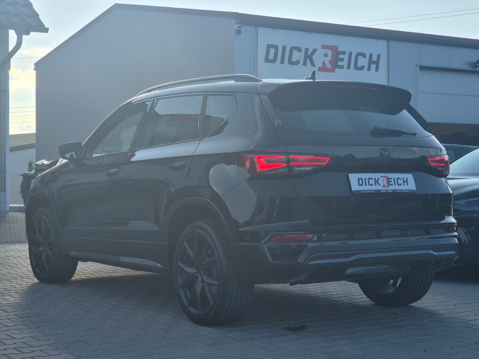 Fahrzeugabbildung CUPRA Ateca 1.5 TSI DSG PANO*DINAMICA*ACC*KAM*AHK*19"