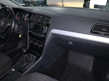 Volkswagen Golf - 9